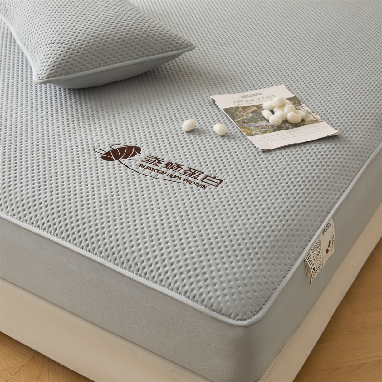 91家纺网 家纺一手货源 找家纺 居眠 2026新款蚕蛹蛋白夹层床笠贝尔夹棉床笠 贝尔-灰