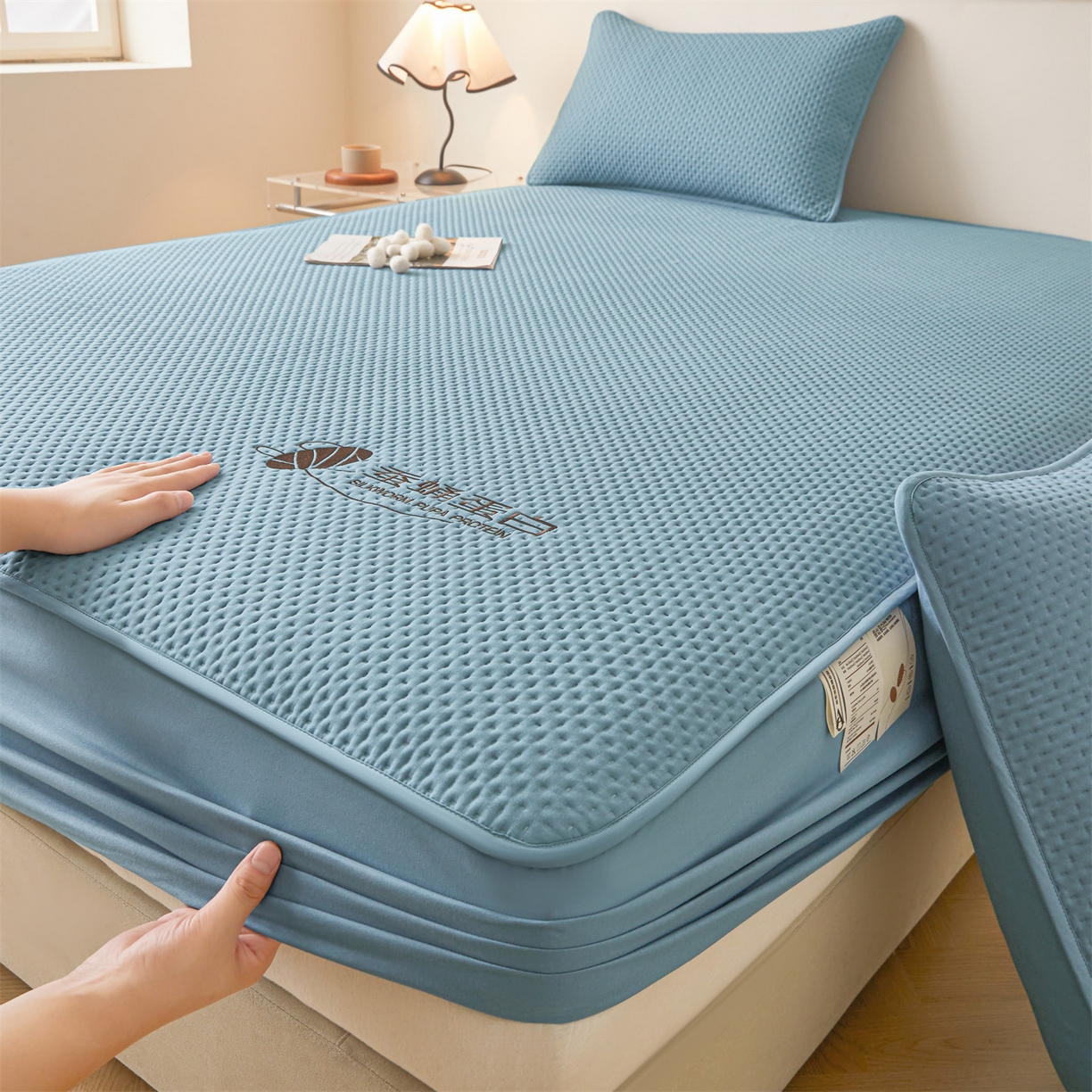 91家纺网 家纺一手货源 找家纺 居眠 2026新款蚕蛹蛋白夹层床笠贝尔夹棉床笠 贝尔-蓝