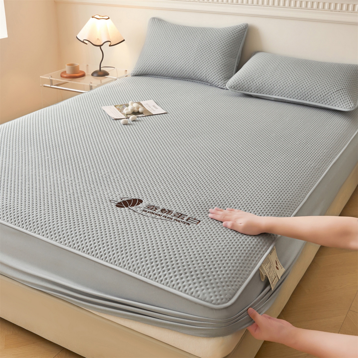 91家纺网 家纺一手货源 找家纺 居眠 2026新款蚕蛹蛋白夹层床笠贝尔夹棉床笠 贝尔-灰