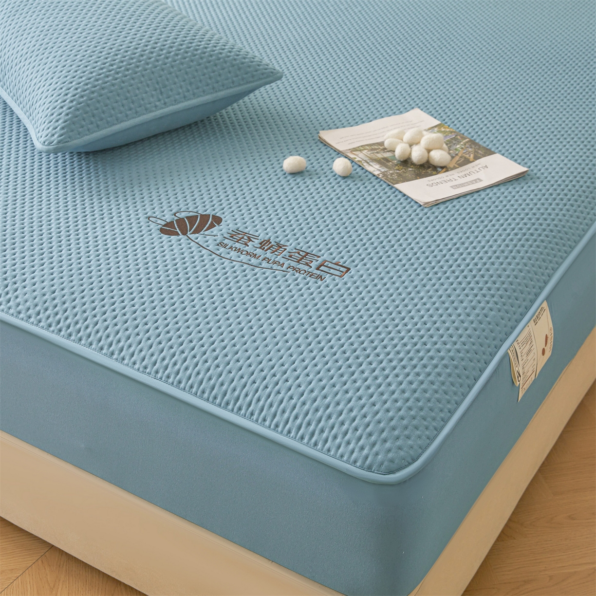 91家纺网 家纺一手货源 找家纺 居眠 2026新款蚕蛹蛋白夹层床笠贝尔夹棉床笠 贝尔-蓝