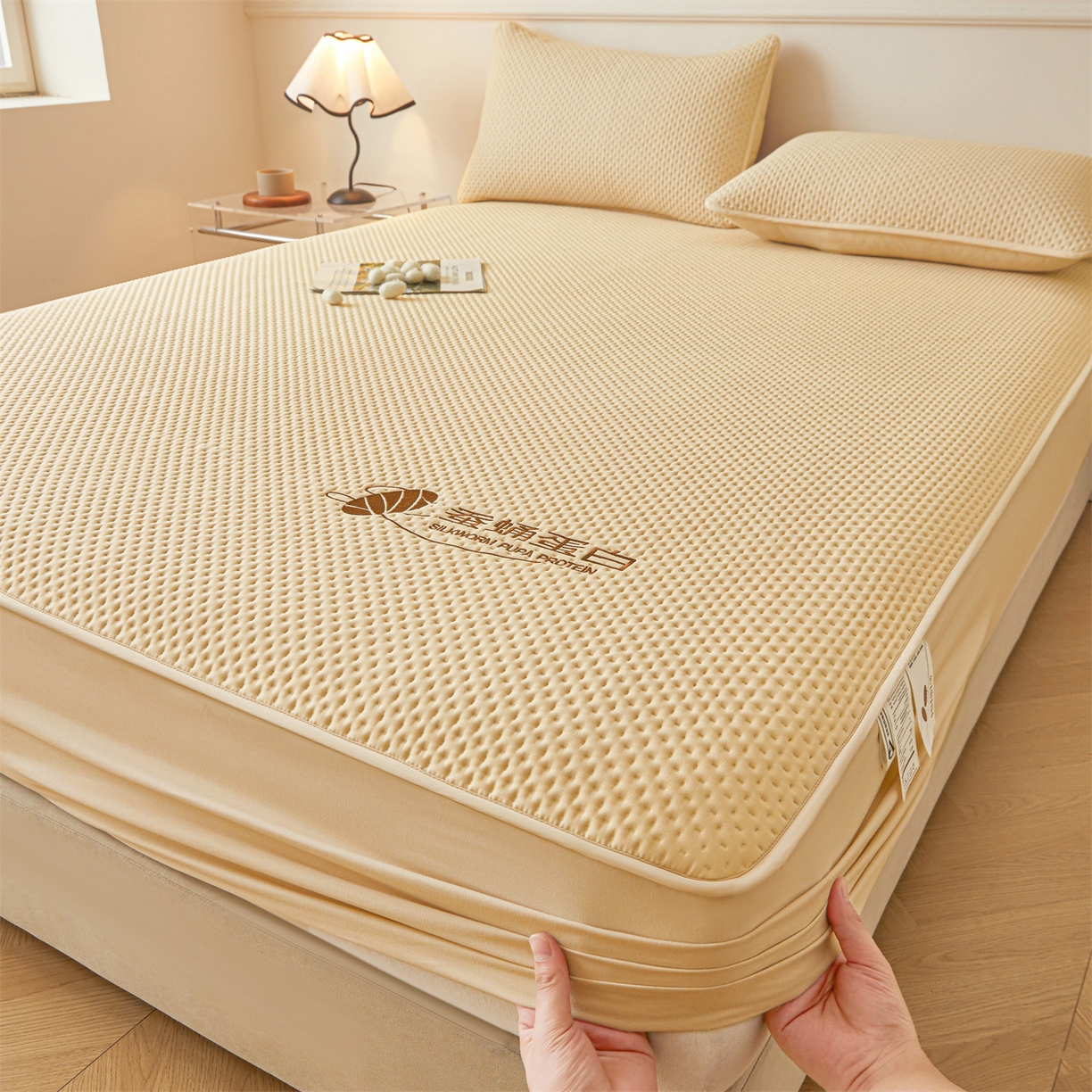 91家纺网 家纺一手货源 找家纺 居眠 2026新款蚕蛹蛋白夹层床笠贝尔夹棉床笠 贝尔-卡