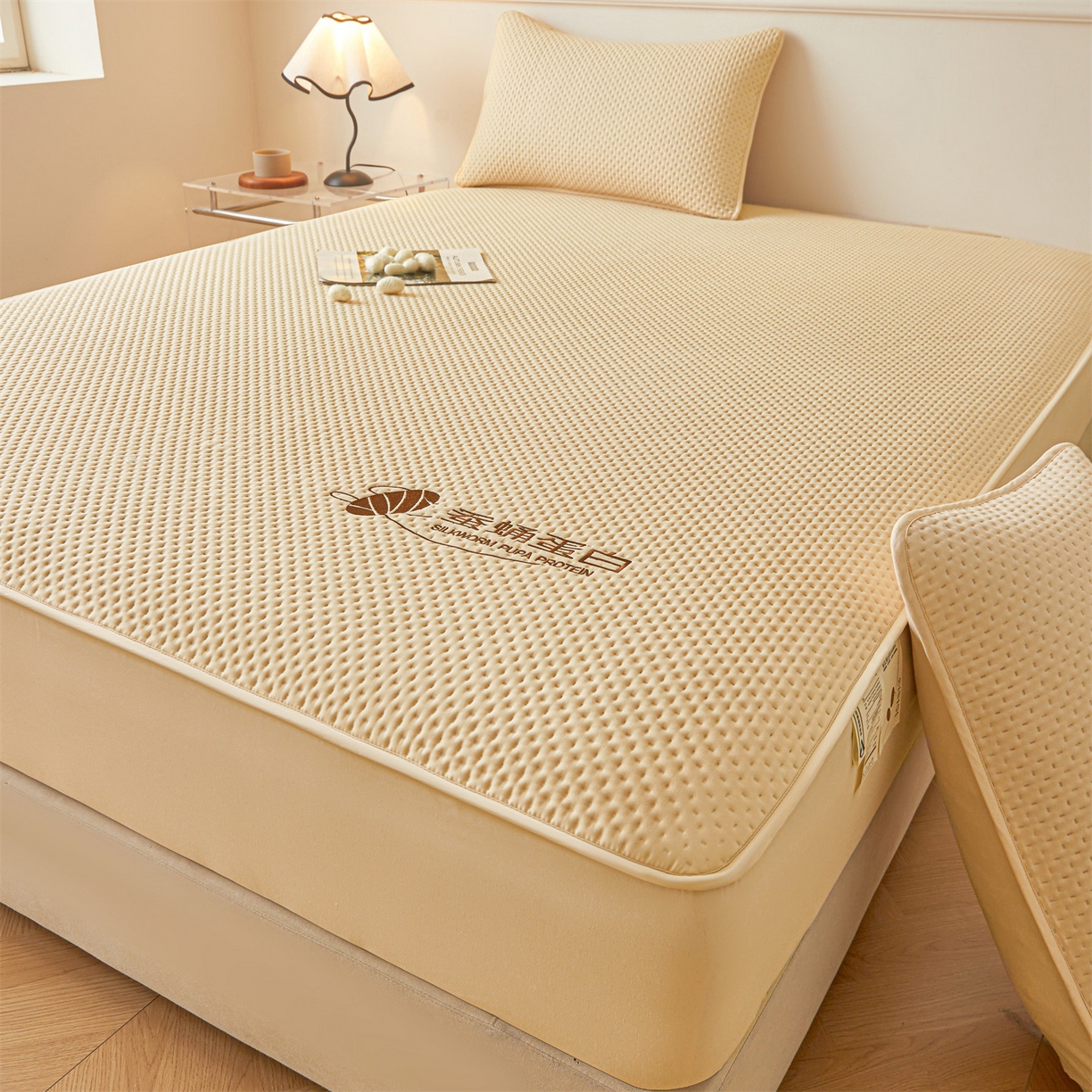 91家纺网 家纺一手货源 找家纺 居眠 2026新款蚕蛹蛋白夹层床笠贝尔夹棉床笠 贝尔-卡