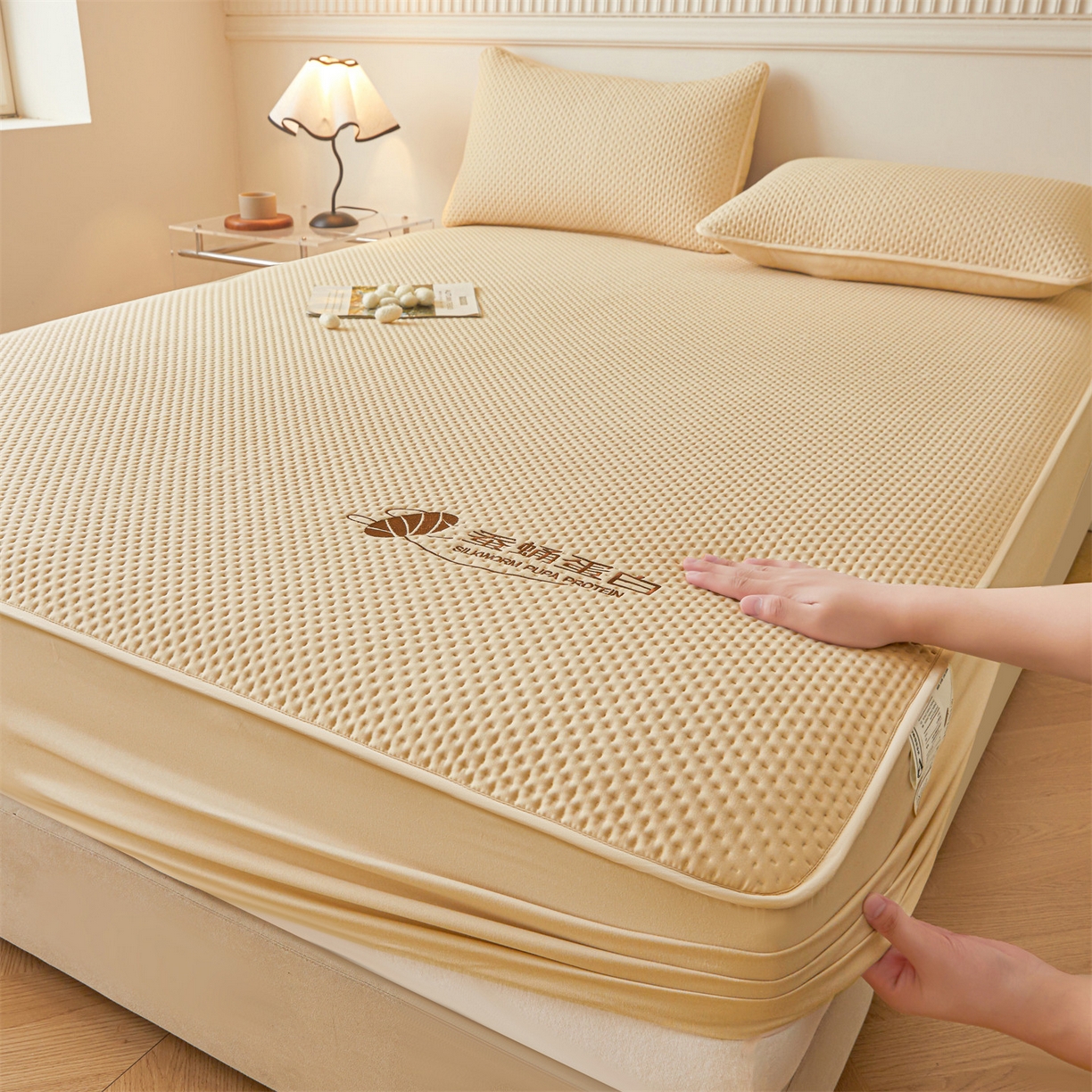 91家纺网 家纺一手货源 找家纺 居眠 2026新款蚕蛹蛋白夹层床笠贝尔夹棉床笠 贝尔-卡