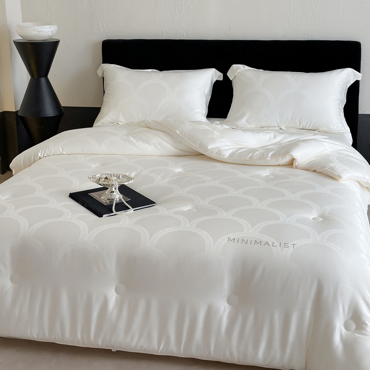 91家纺网 家纺一手货源 找家纺 佳汐蓝家纺 2026新款天丝棉大提花系列雅奢蚕丝蛋白被 被子被芯 绢纱白