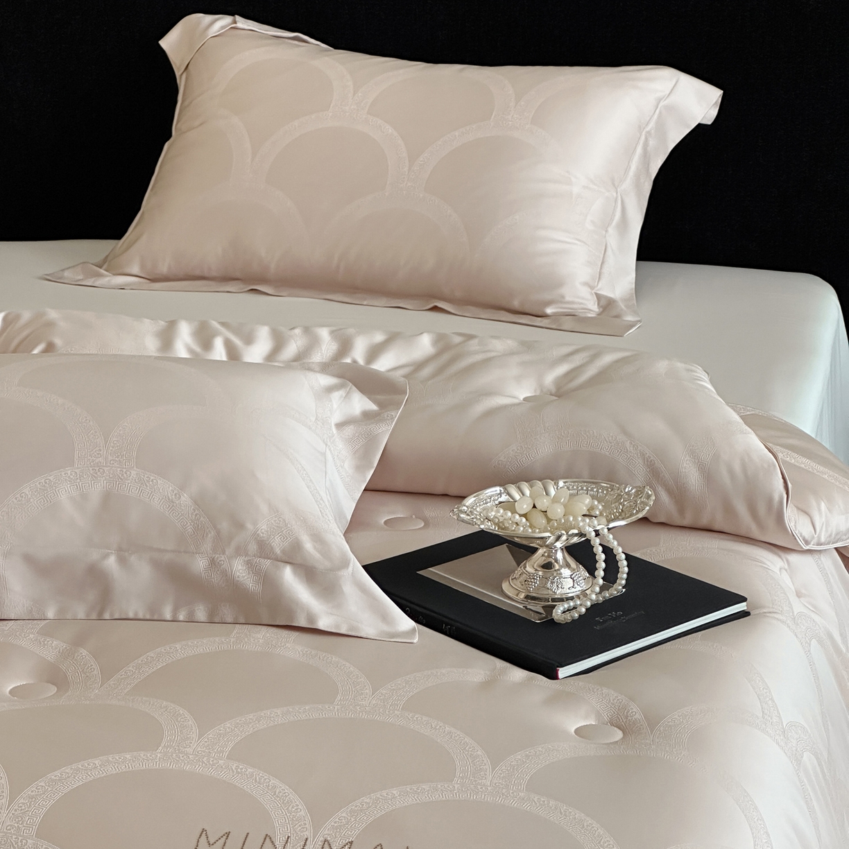 91家纺网 家纺一手货源 找家纺 佳汐蓝家纺 2026新款天丝棉大提花系列雅奢蚕丝蛋白被 被子被芯 香槟金