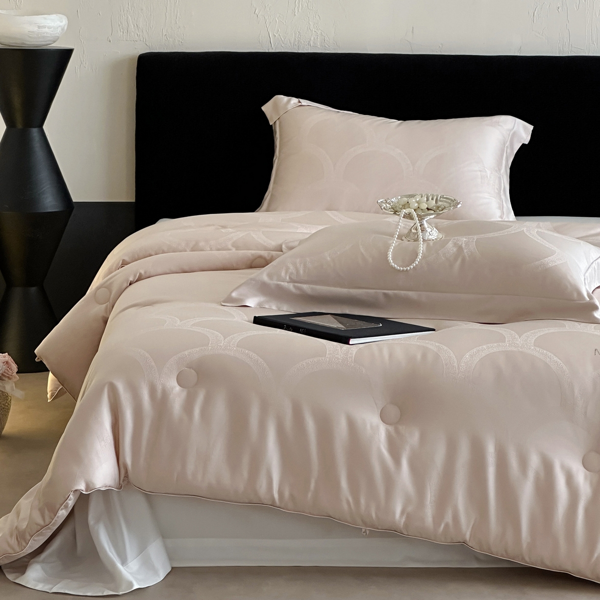 91家纺网 家纺一手货源 找家纺 佳汐蓝家纺 2026新款天丝棉大提花系列雅奢蚕丝蛋白被 被子被芯 香槟金