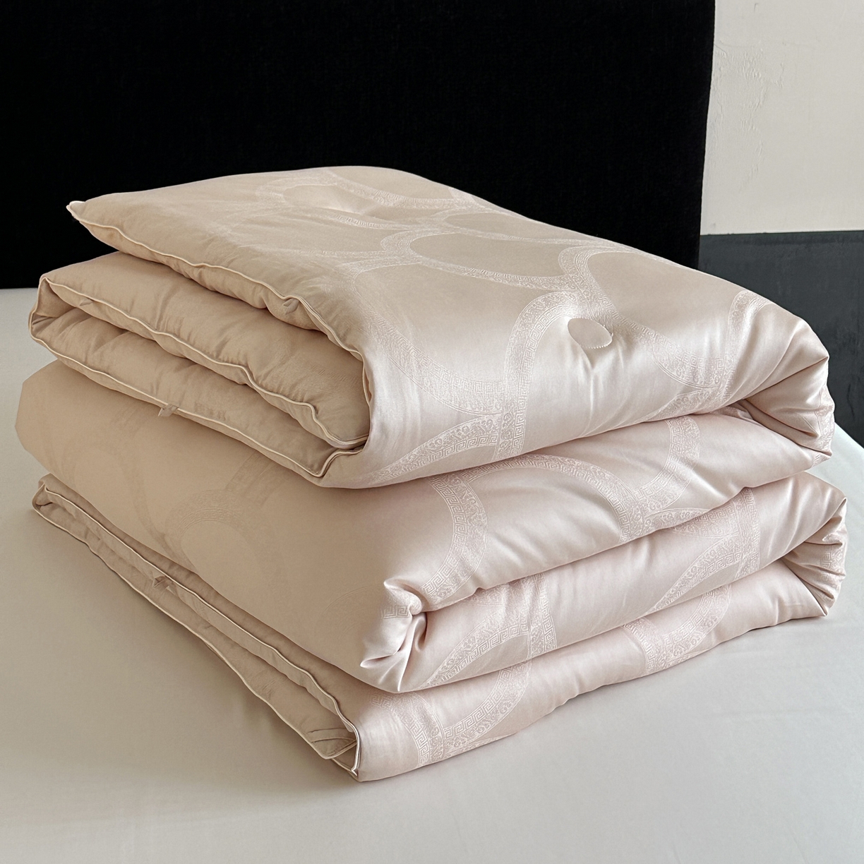 91家纺网 家纺一手货源 找家纺 佳汐蓝家纺 2026新款天丝棉大提花系列雅奢蚕丝蛋白被 被子被芯 香槟金