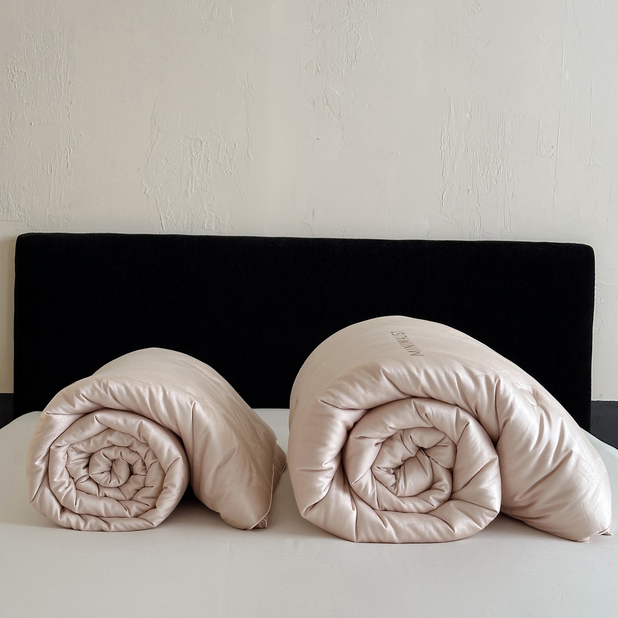 91家纺网 家纺一手货源 找家纺 佳汐蓝家纺 2026新款天丝棉大提花系列雅奢蚕丝蛋白被 被子被芯 香槟金