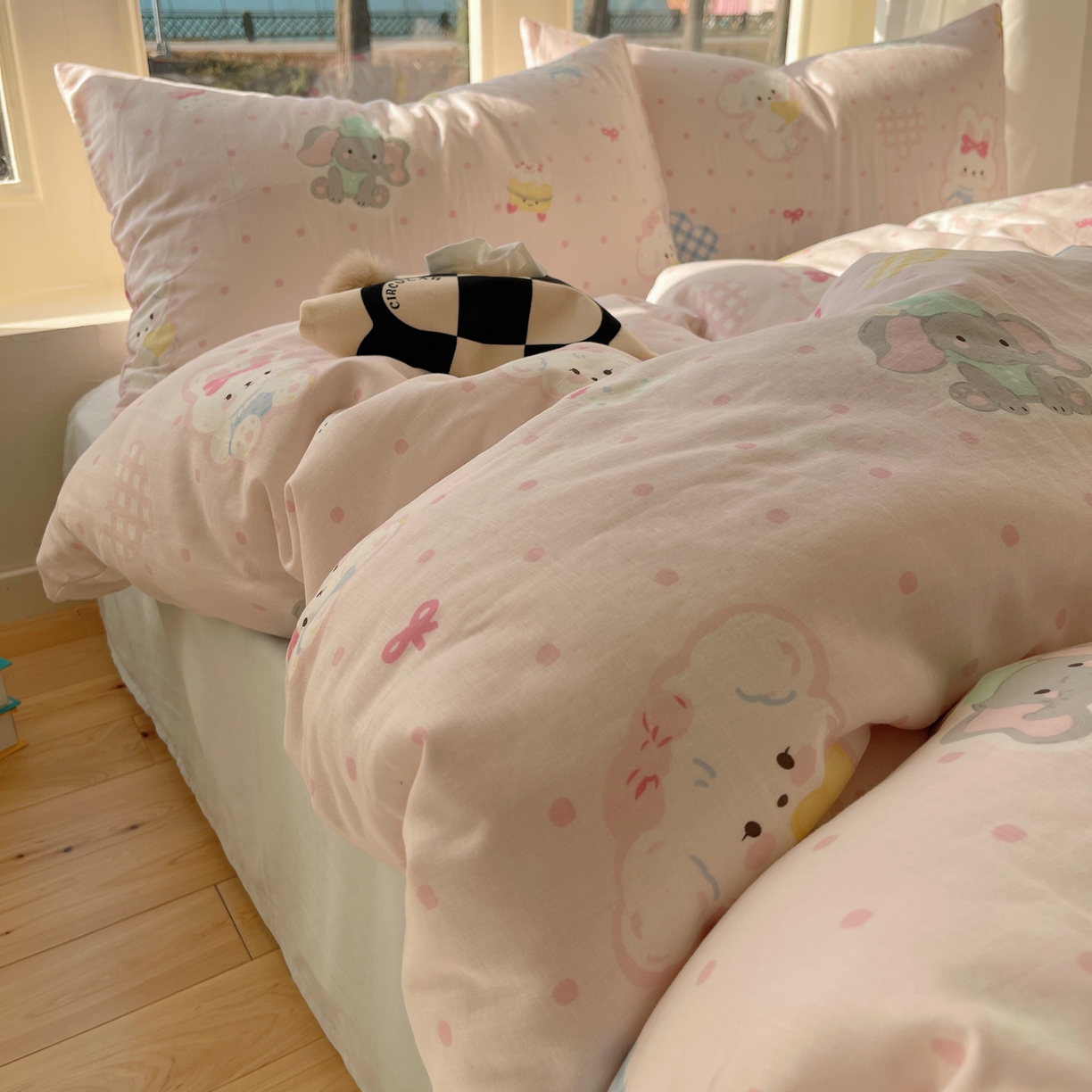 91家纺网 家纺一手货源 找家纺 六巷胡同 2026春夏新款INS卡通A类全棉纯棉双层纱四件套 双层纱-动物园日记