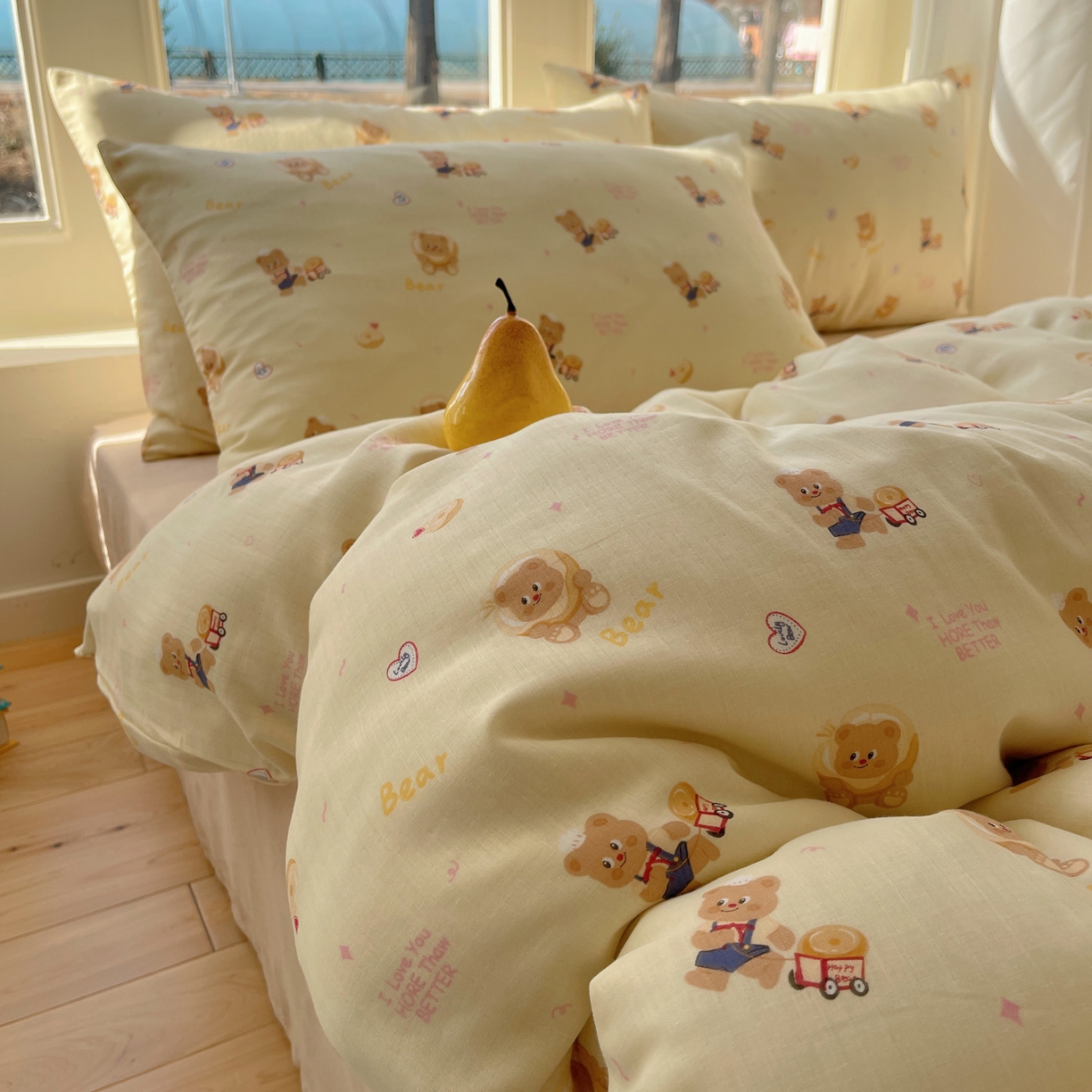 91家纺网 家纺一手货源 找家纺 六巷胡同 2026春夏新款INS卡通A类全棉纯棉双层纱四件套 双层纱-烘焙小熊