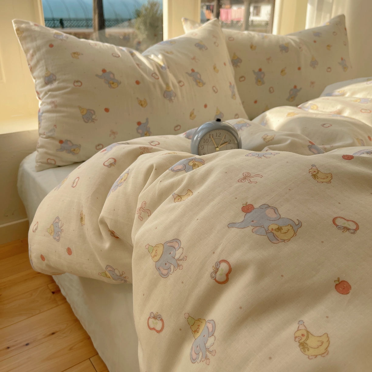 91家纺网 家纺一手货源 找家纺 六巷胡同 2026春夏新款INS卡通A类全棉纯棉双层纱四件套 双层纱-可爱小象鸭