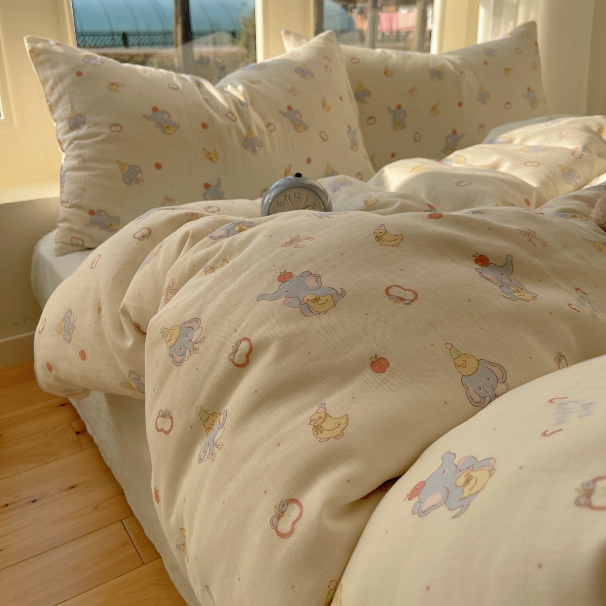 91家纺网 家纺一手货源 找家纺 六巷胡同 2026春夏新款INS卡通A类全棉纯棉双层纱四件套 双层纱-可爱小象鸭