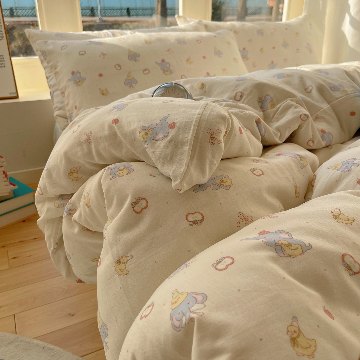 91家纺网 家纺一手货源 找家纺 六巷胡同 2026春夏新款INS卡通A类全棉纯棉双层纱四件套 双层纱-可爱小象鸭