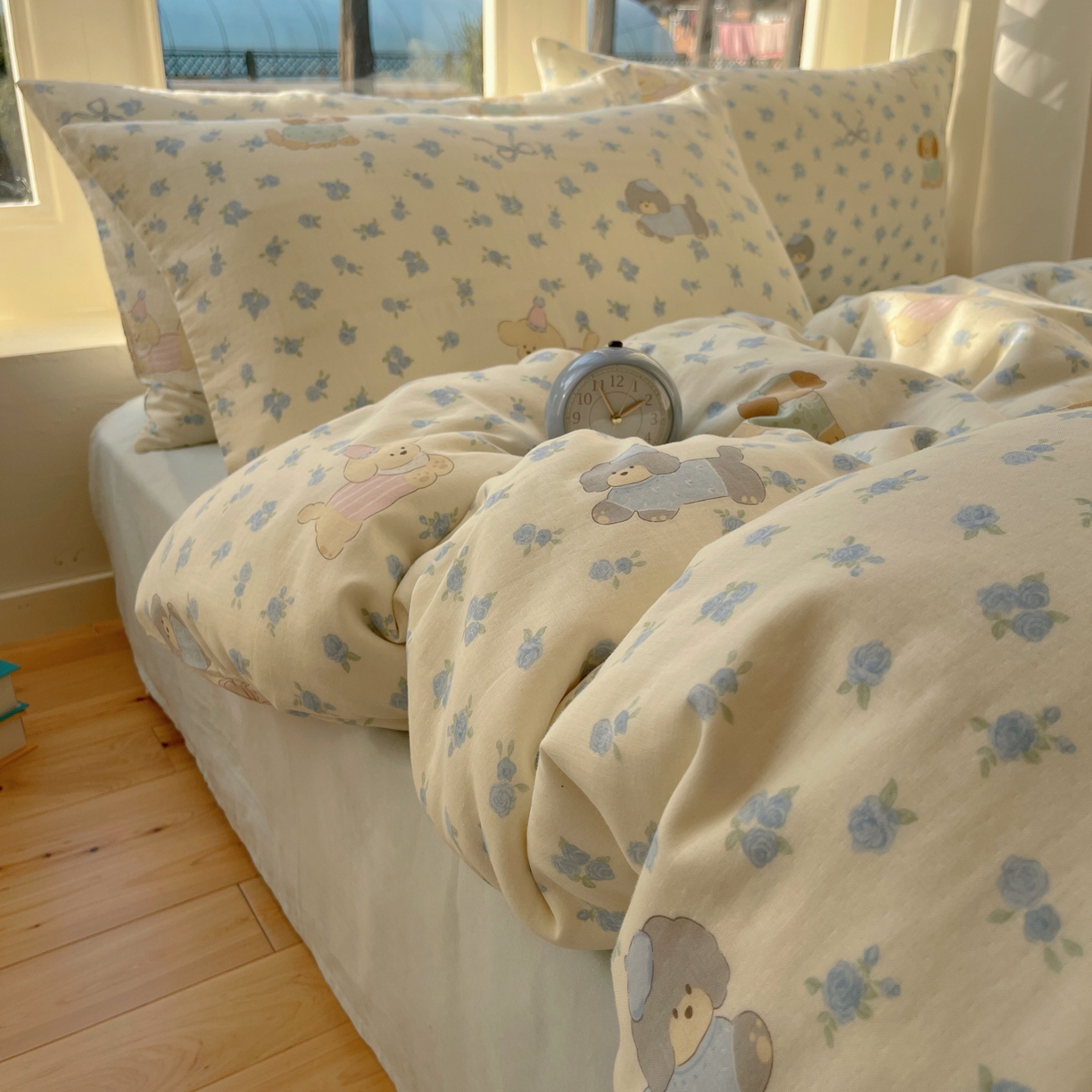 91家纺网 家纺一手货源 找家纺 六巷胡同 2026春夏新款INS卡通A类全棉纯棉双层纱四件套 双层纱-蓝碎花修狗