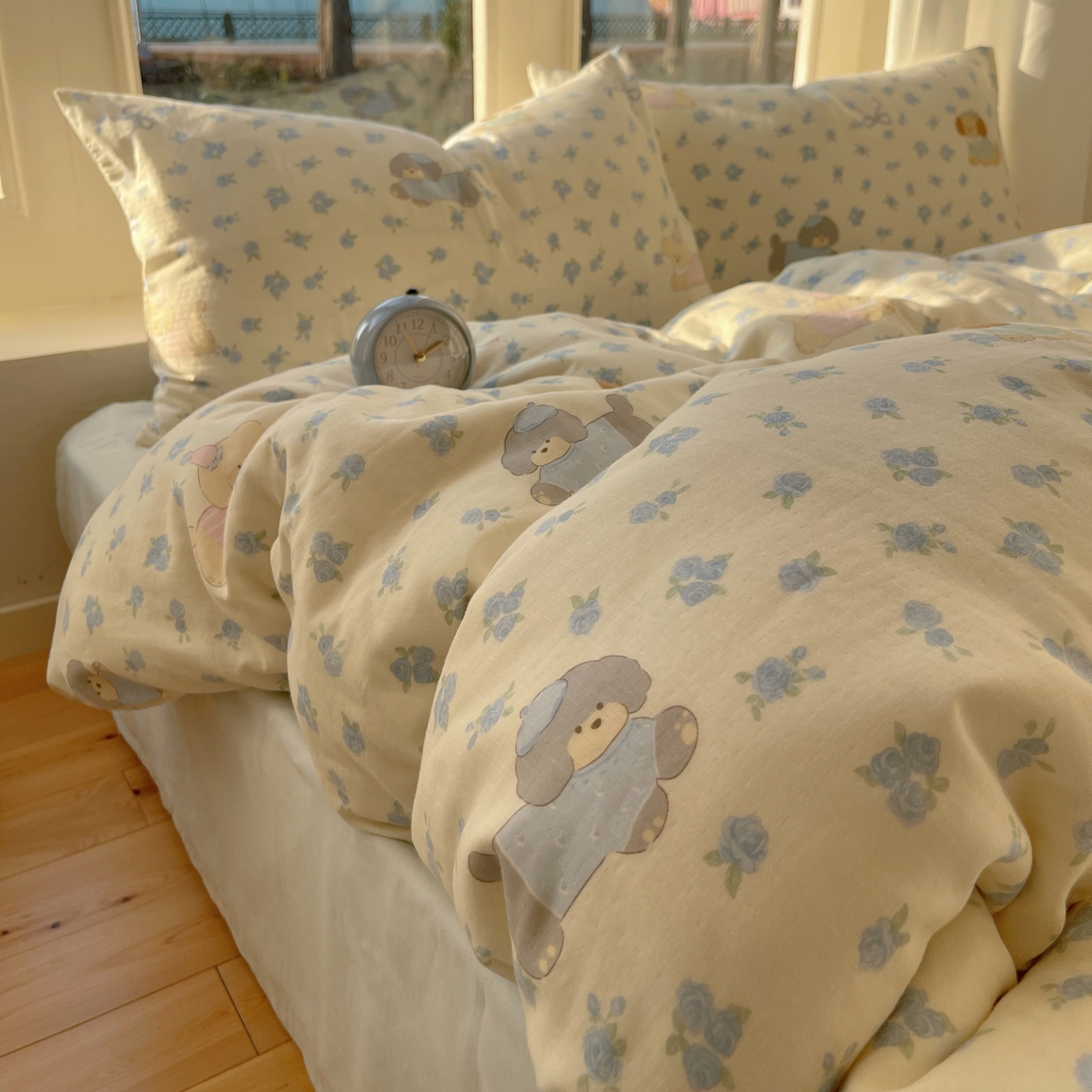 91家纺网 家纺一手货源 找家纺 六巷胡同 2026春夏新款INS卡通A类全棉纯棉双层纱四件套 双层纱-蓝碎花修狗