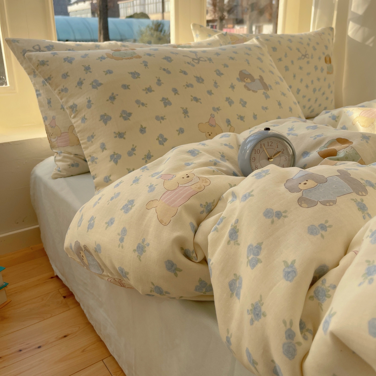 91家纺网 家纺一手货源 找家纺 六巷胡同 2026春夏新款INS卡通A类全棉纯棉双层纱四件套 双层纱-蓝碎花修狗