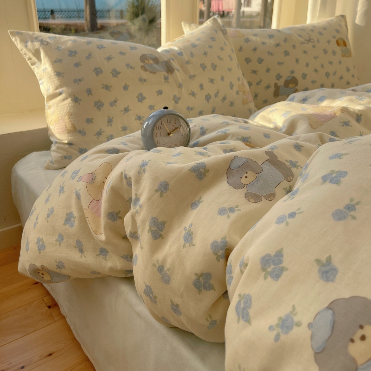 91家纺网 家纺一手货源 找家纺 六巷胡同 2026春夏新款INS卡通A类全棉纯棉双层纱四件套 双层纱-蓝碎花修狗