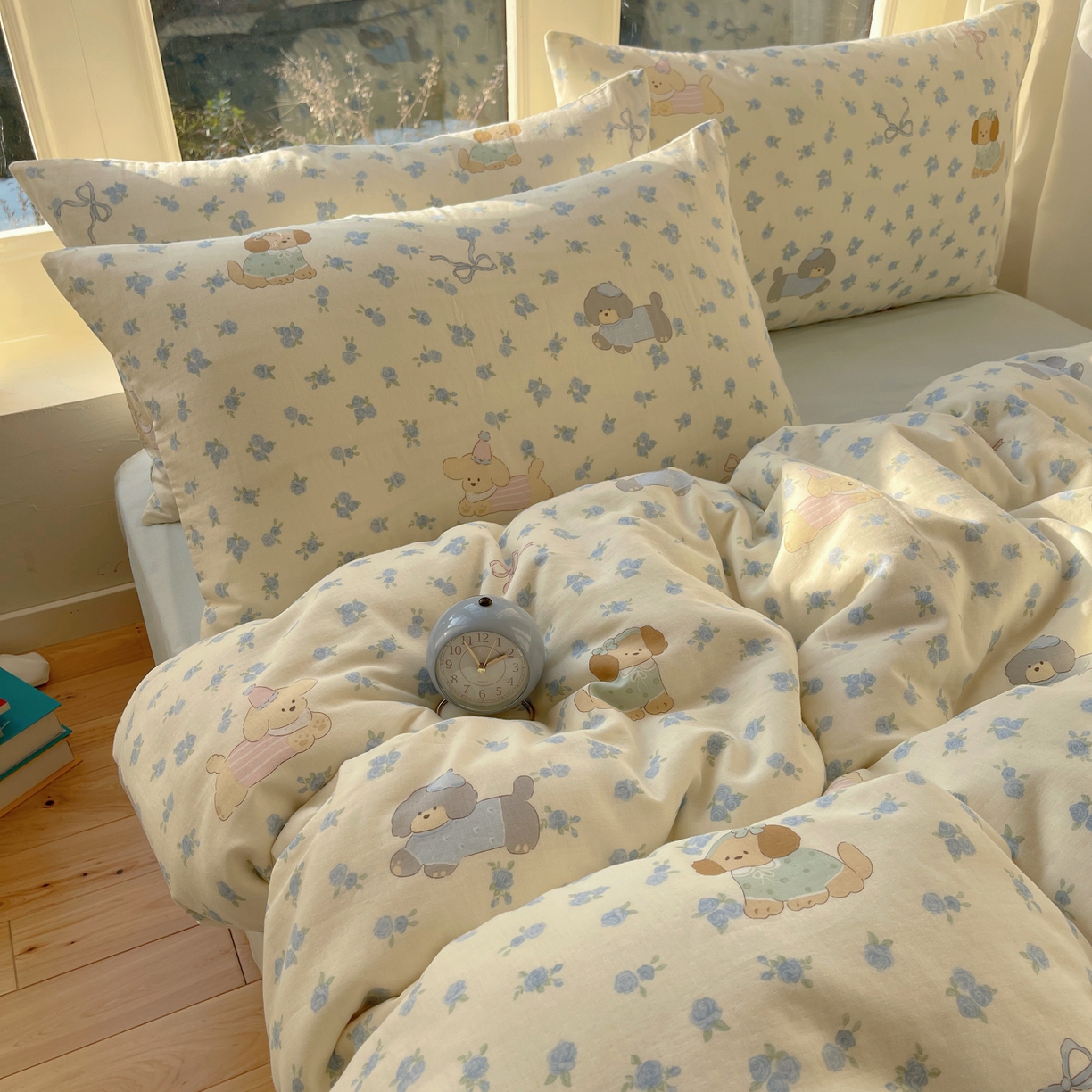 91家纺网 家纺一手货源 找家纺 六巷胡同 2026春夏新款INS卡通A类全棉纯棉双层纱四件套 双层纱-蓝碎花修狗