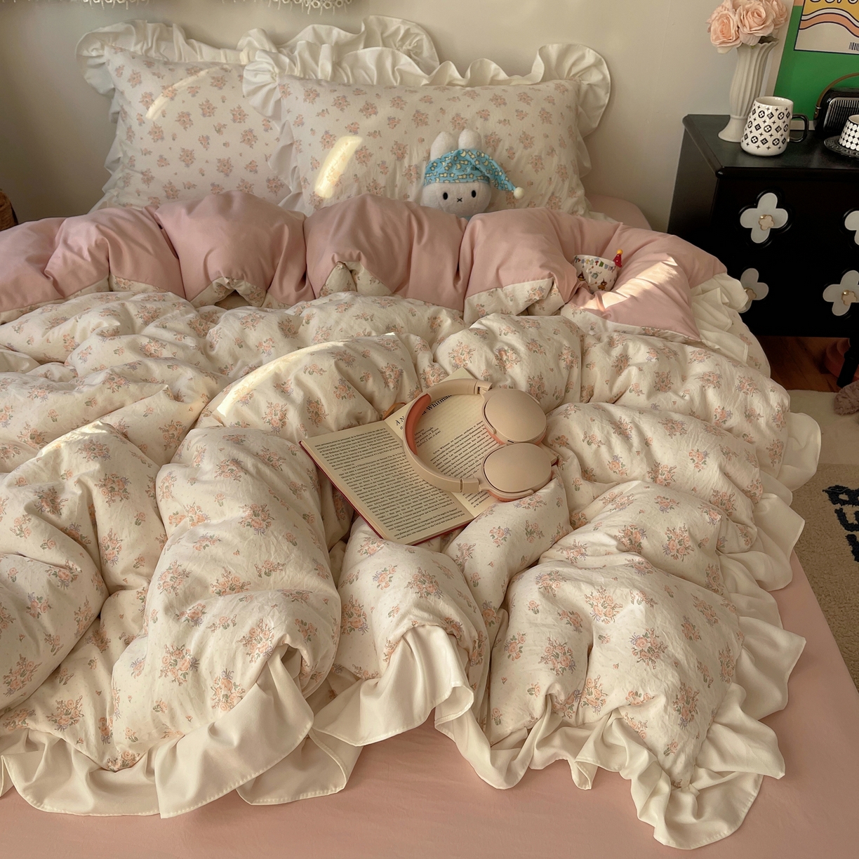 91家纺网 家纺一手货源 找家纺 耀悦家纺 2026新款古法仿棉四件套水洗棉法式工艺花边套件被套床单吊边圆角荷叶边床单 月季花开