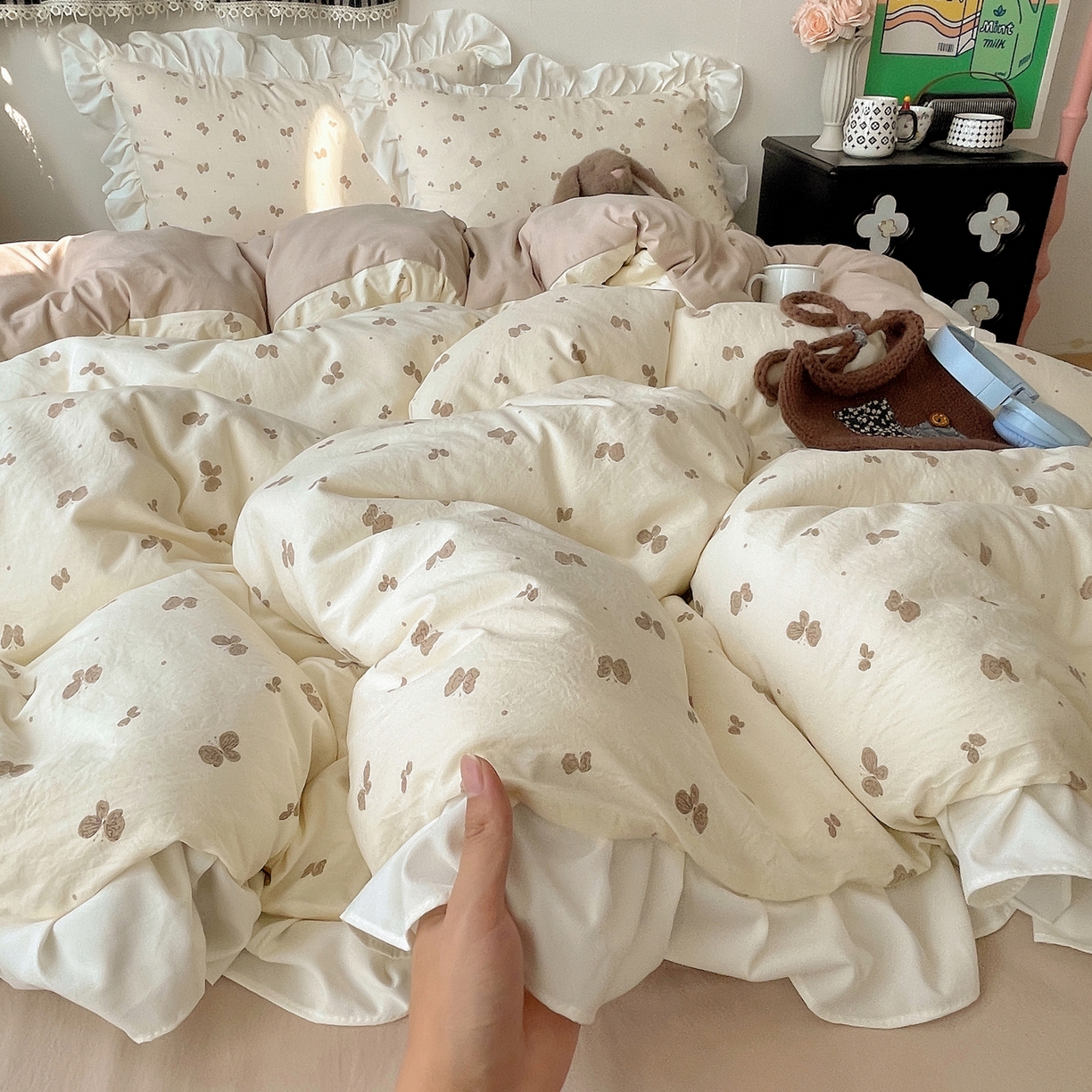 91家纺网 家纺一手货源 找家纺 耀悦家纺 2026新款古法仿棉四件套水洗棉法式工艺花边套件被套床单吊边圆角荷叶边床单 谷蝶漫漫