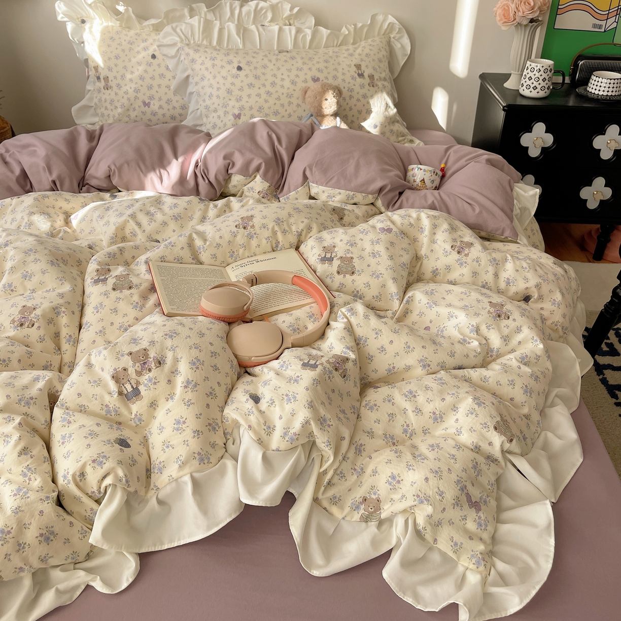 91家纺网 家纺一手货源 找家纺 耀悦家纺 2026新款古法仿棉四件套水洗棉法式工艺花边套件被套床单吊边圆角荷叶边床单 花田小熊