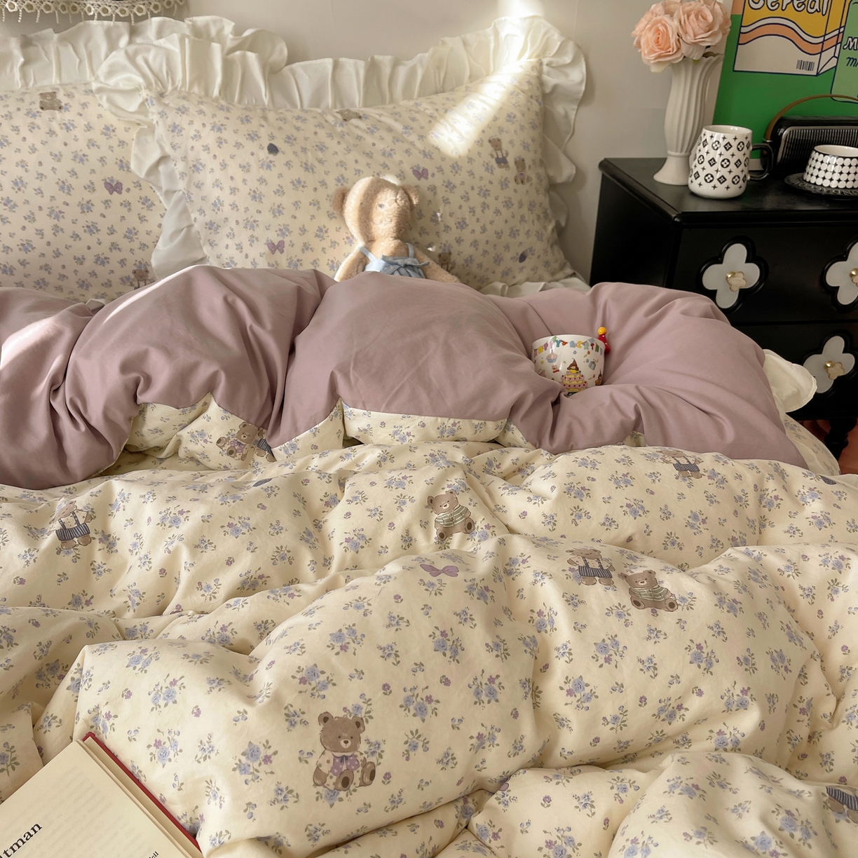 91家纺网 家纺一手货源 找家纺 耀悦家纺 2026新款古法仿棉四件套水洗棉法式工艺花边套件被套床单吊边圆角荷叶边床单 花田小熊