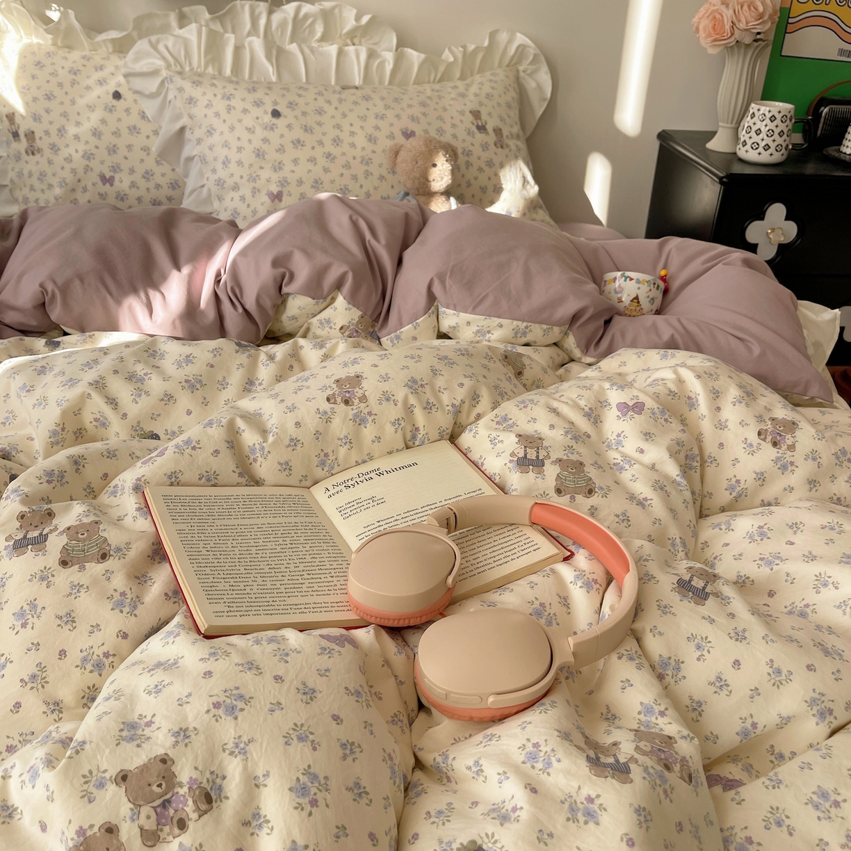 91家纺网 家纺一手货源 找家纺 耀悦家纺 2026新款古法仿棉四件套水洗棉法式工艺花边套件被套床单吊边圆角荷叶边床单 花田小熊