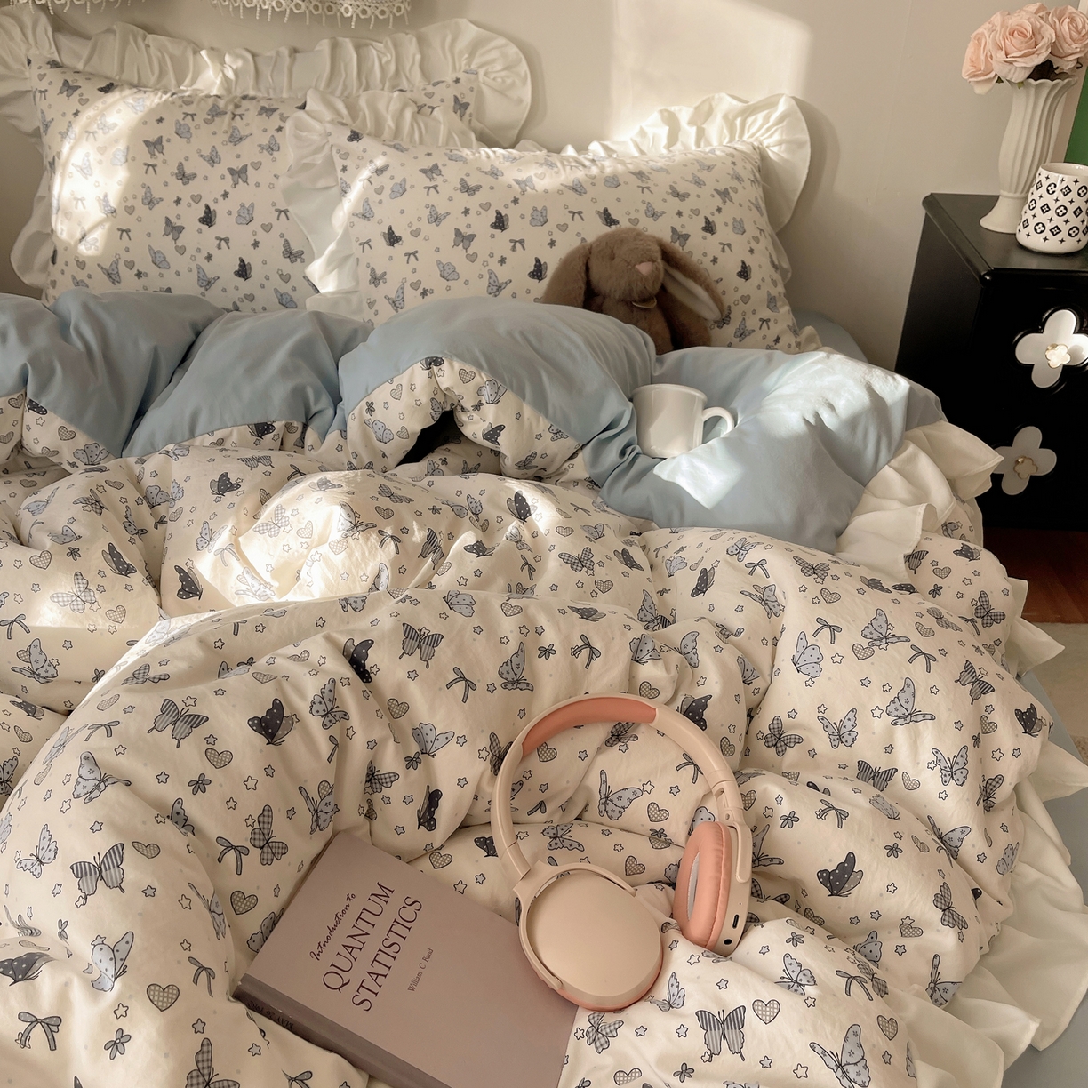 91家纺网 家纺一手货源 找家纺 耀悦家纺 2026新款古法仿棉四件套水洗棉法式工艺花边套件被套床单吊边圆角荷叶边床单 蝶舞翩翩