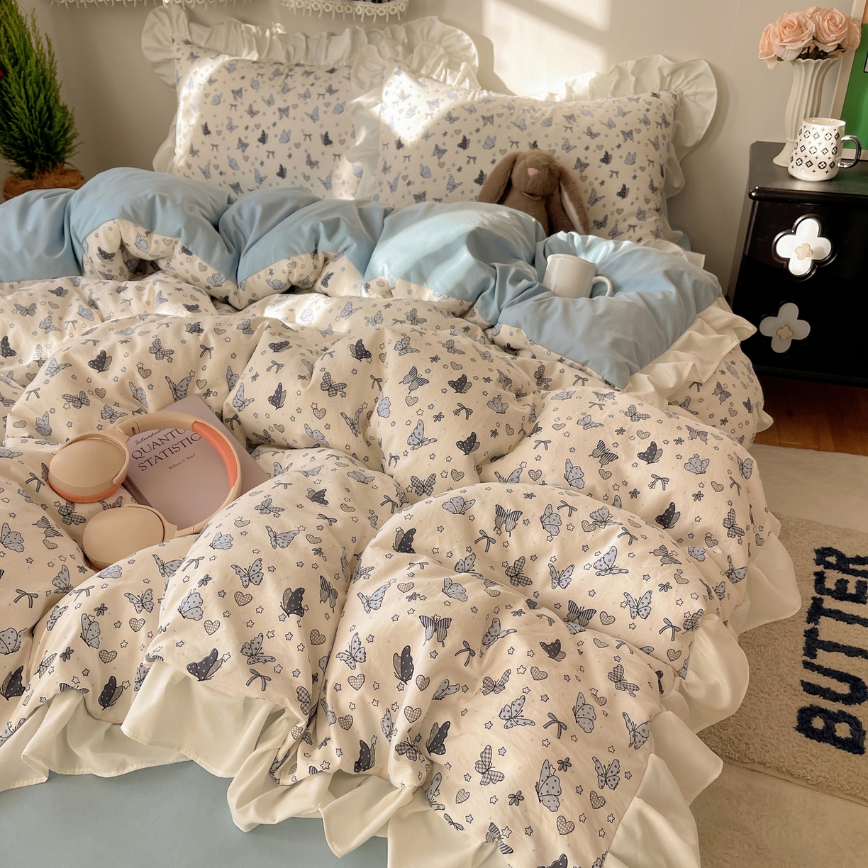 91家纺网 家纺一手货源 找家纺 耀悦家纺 2026新款古法仿棉四件套水洗棉法式工艺花边套件被套床单吊边圆角荷叶边床单 蝶舞翩翩