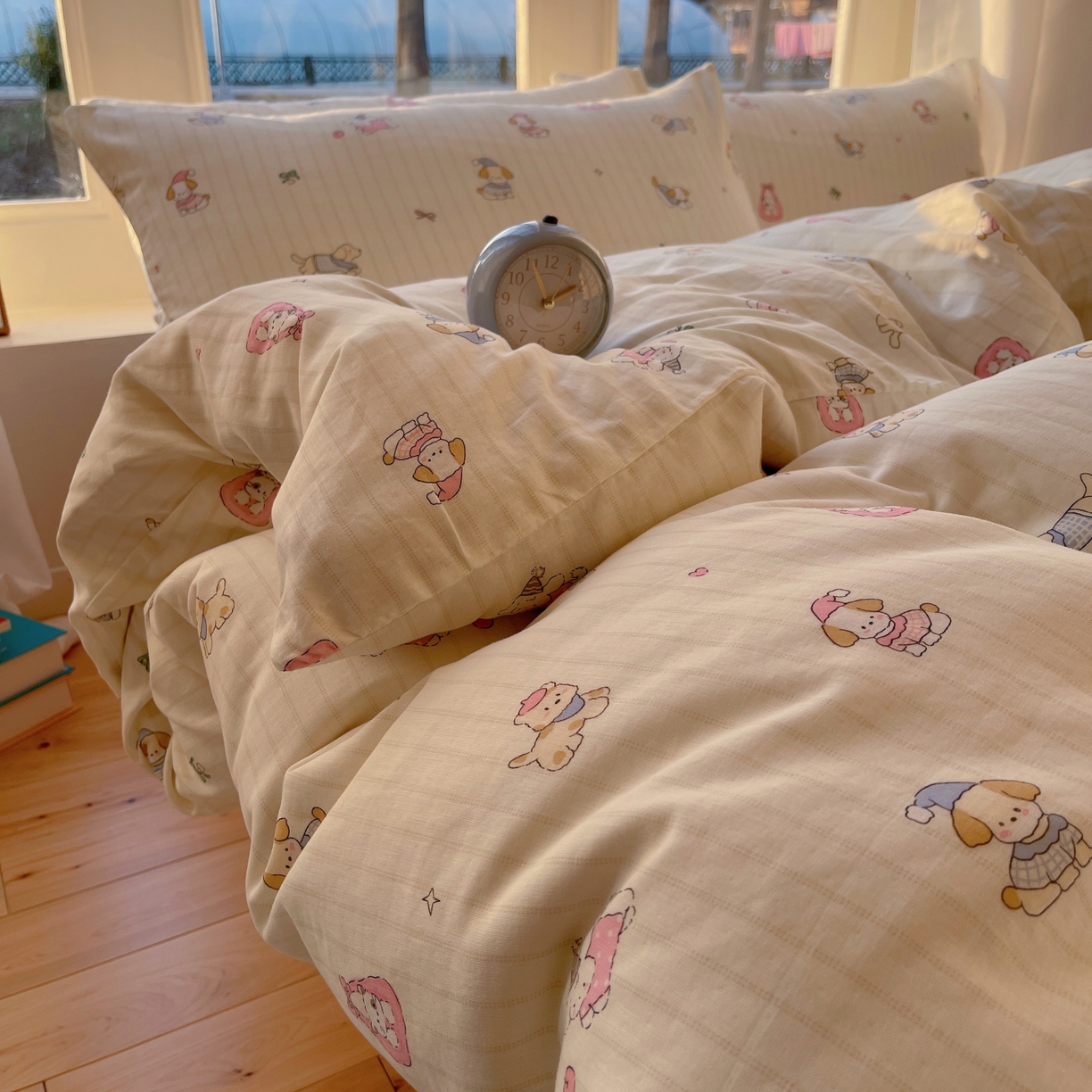 91家纺网 家纺一手货源 找家纺 六巷胡同 2026春夏新款INS卡通A类全棉纯棉双层纱四件套 双层纱-猫狗乐园