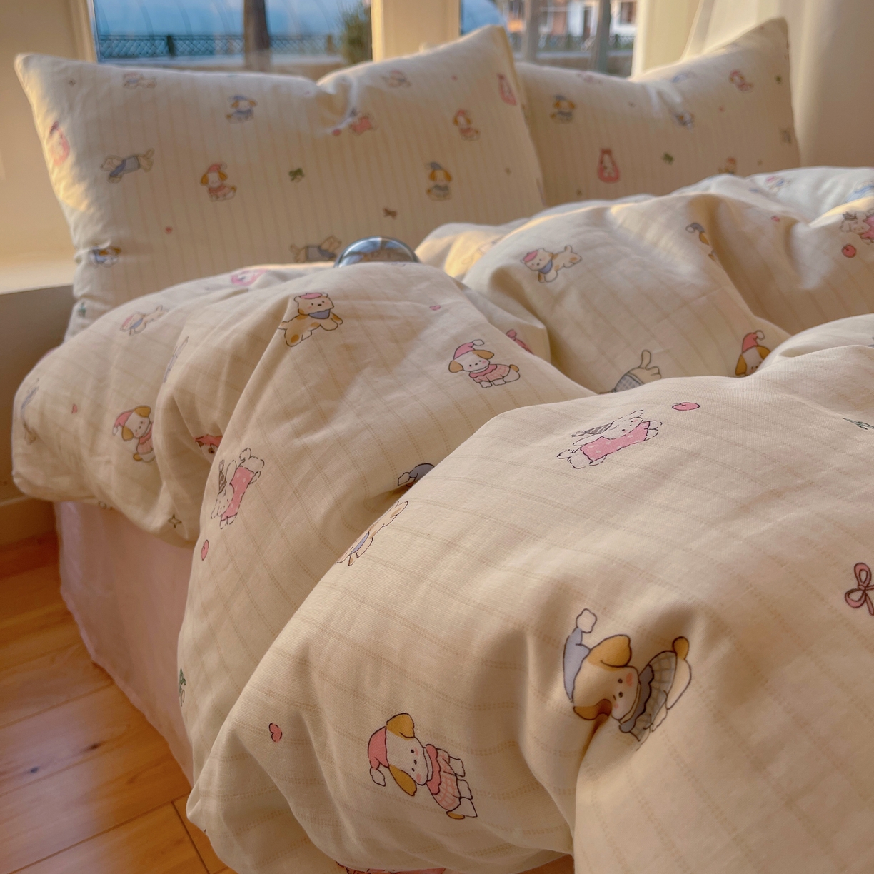 91家纺网 家纺一手货源 找家纺 六巷胡同 2026春夏新款INS卡通A类全棉纯棉双层纱四件套 双层纱-猫狗乐园