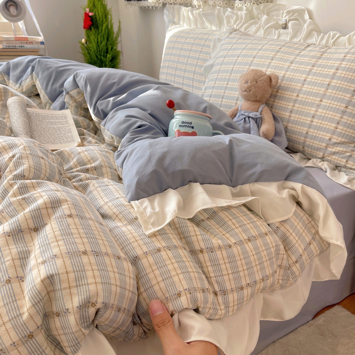 91家纺网 家纺一手货源 找家纺 耀悦家纺 2026新款古法仿棉四件套水洗棉法式工艺花边套件被套床单吊边圆角荷叶边床单 花迹