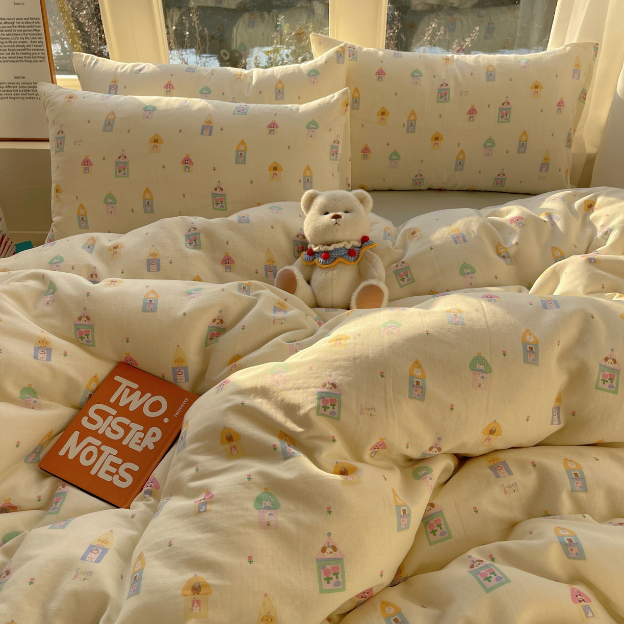 91家纺网 家纺一手货源 找家纺 六巷胡同 2026春夏新款INS卡通A类全棉纯棉双层纱四件套 双层纱-童趣小房子