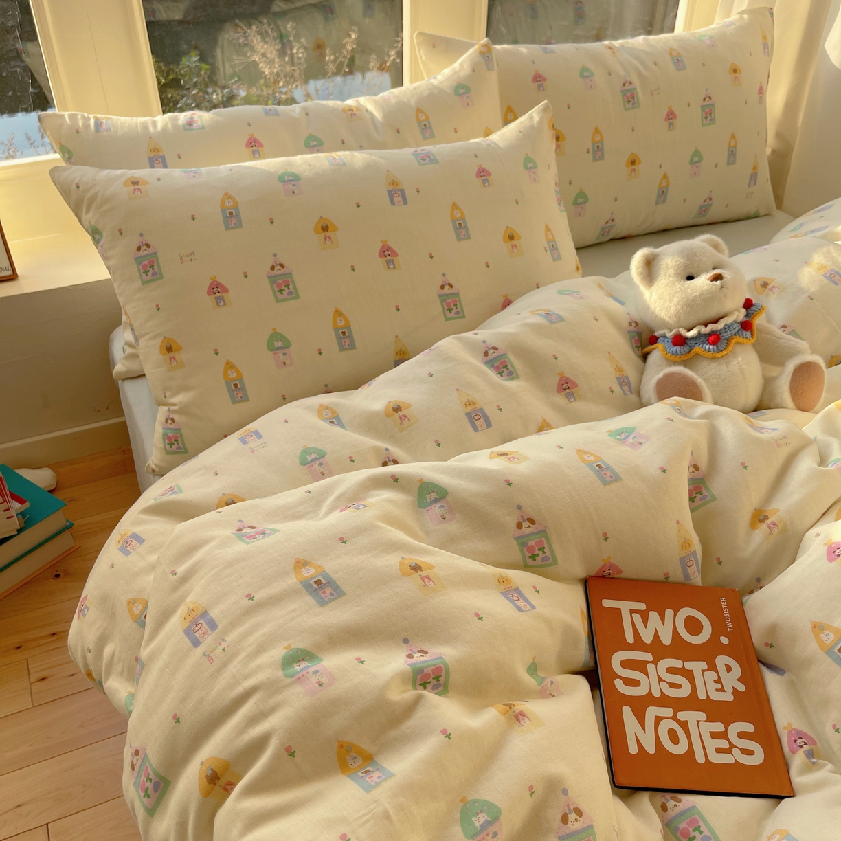 91家纺网 家纺一手货源 找家纺 六巷胡同 2026春夏新款INS卡通A类全棉纯棉双层纱四件套 双层纱-童趣小房子