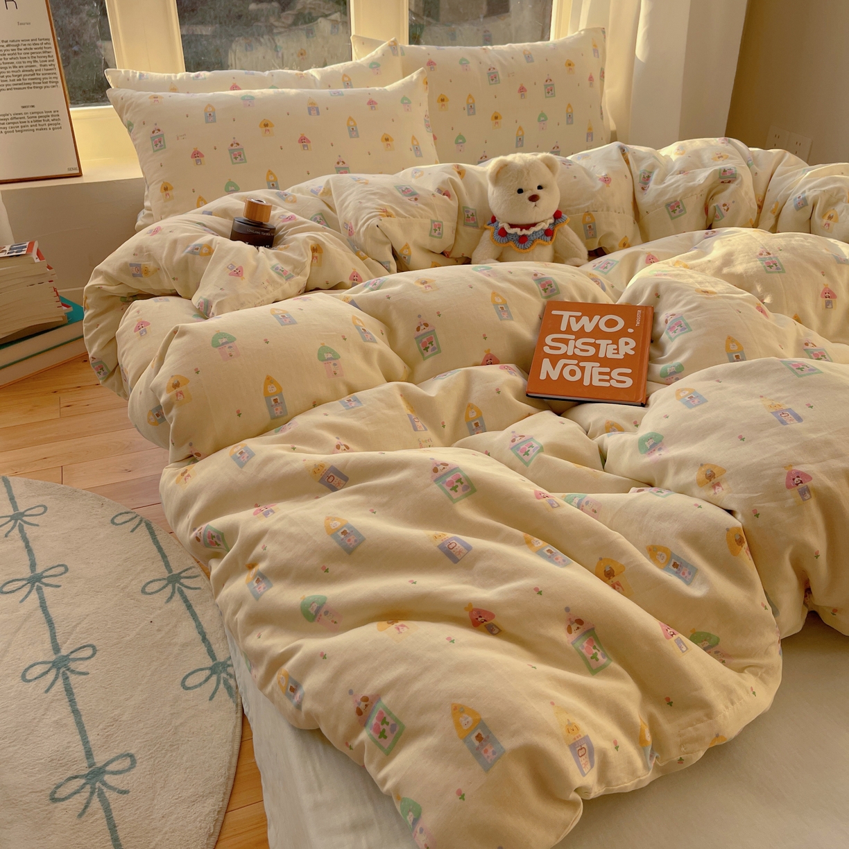 91家纺网 家纺一手货源 找家纺 六巷胡同 2026春夏新款INS卡通A类全棉纯棉双层纱四件套 双层纱-童趣小房子