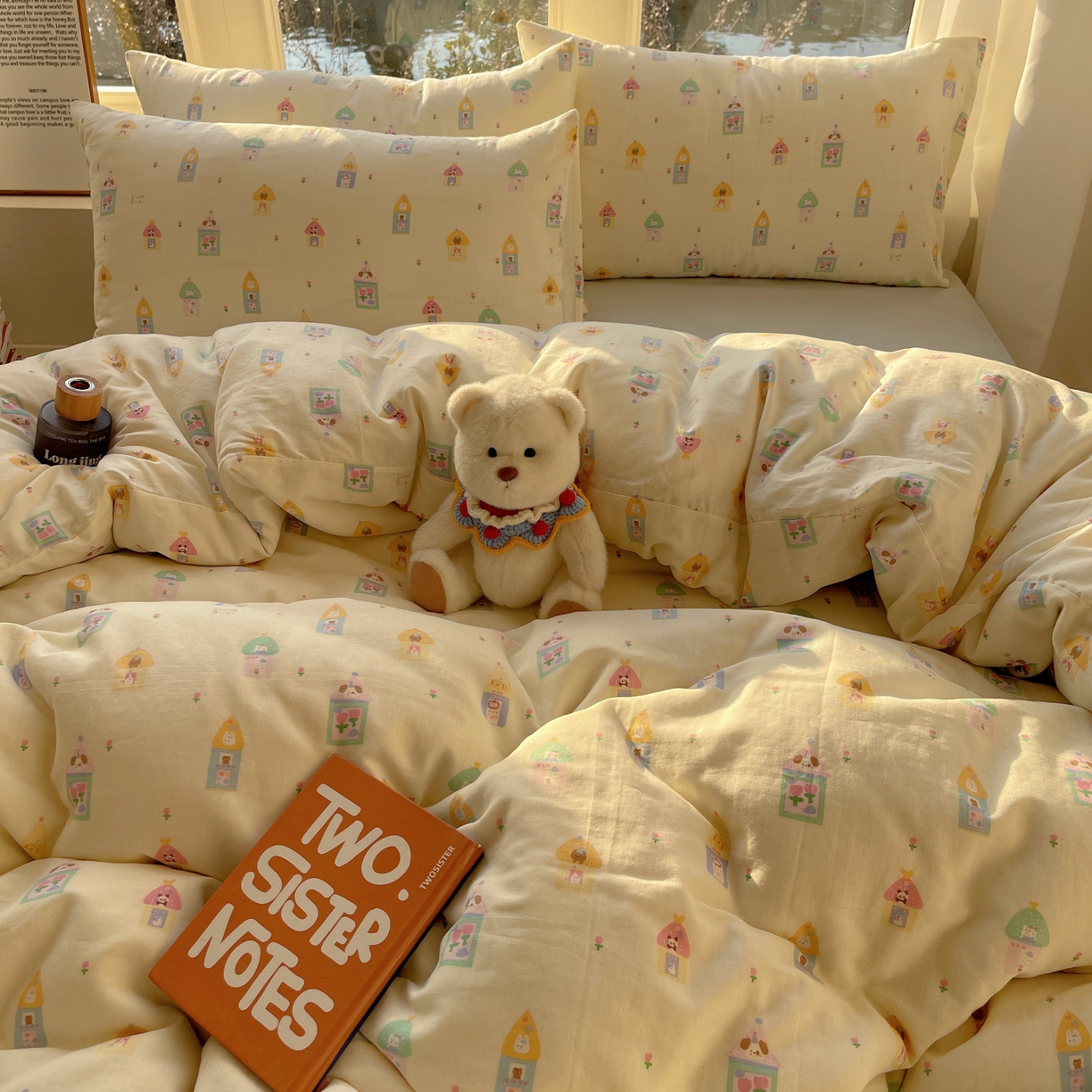 91家纺网 家纺一手货源 找家纺 六巷胡同 2026春夏新款INS卡通A类全棉纯棉双层纱四件套 双层纱-童趣小房子