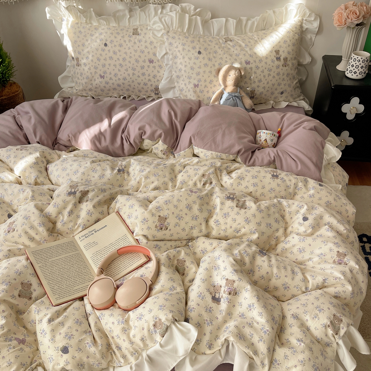 91家纺网 家纺一手货源 找家纺 耀悦家纺 2026新款古法仿棉四件套水洗棉法式工艺花边套件被套床单吊边圆角荷叶边床单 花田小熊