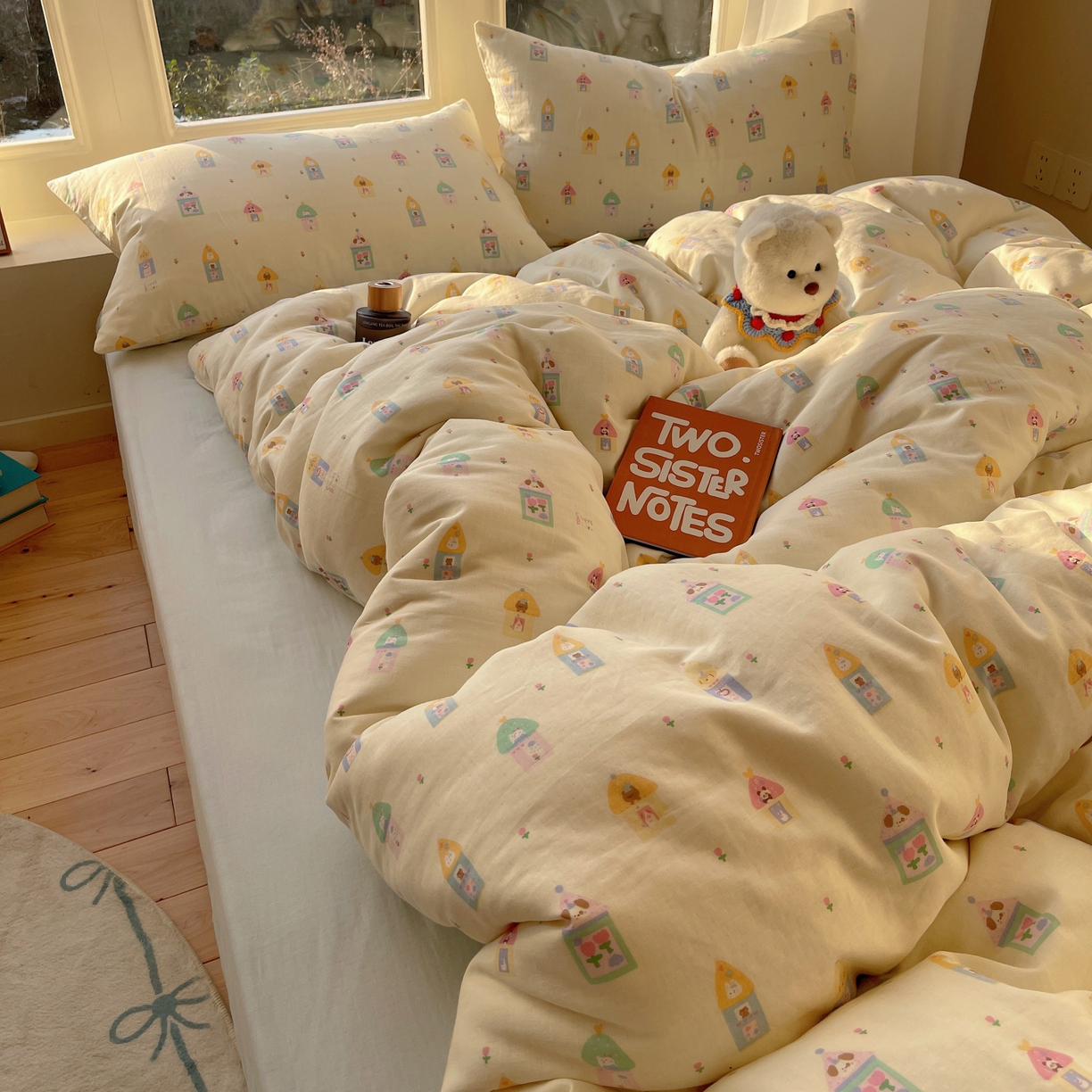 91家纺网 家纺一手货源 找家纺 六巷胡同 2026春夏新款INS卡通A类全棉纯棉双层纱四件套 双层纱-童趣小房子