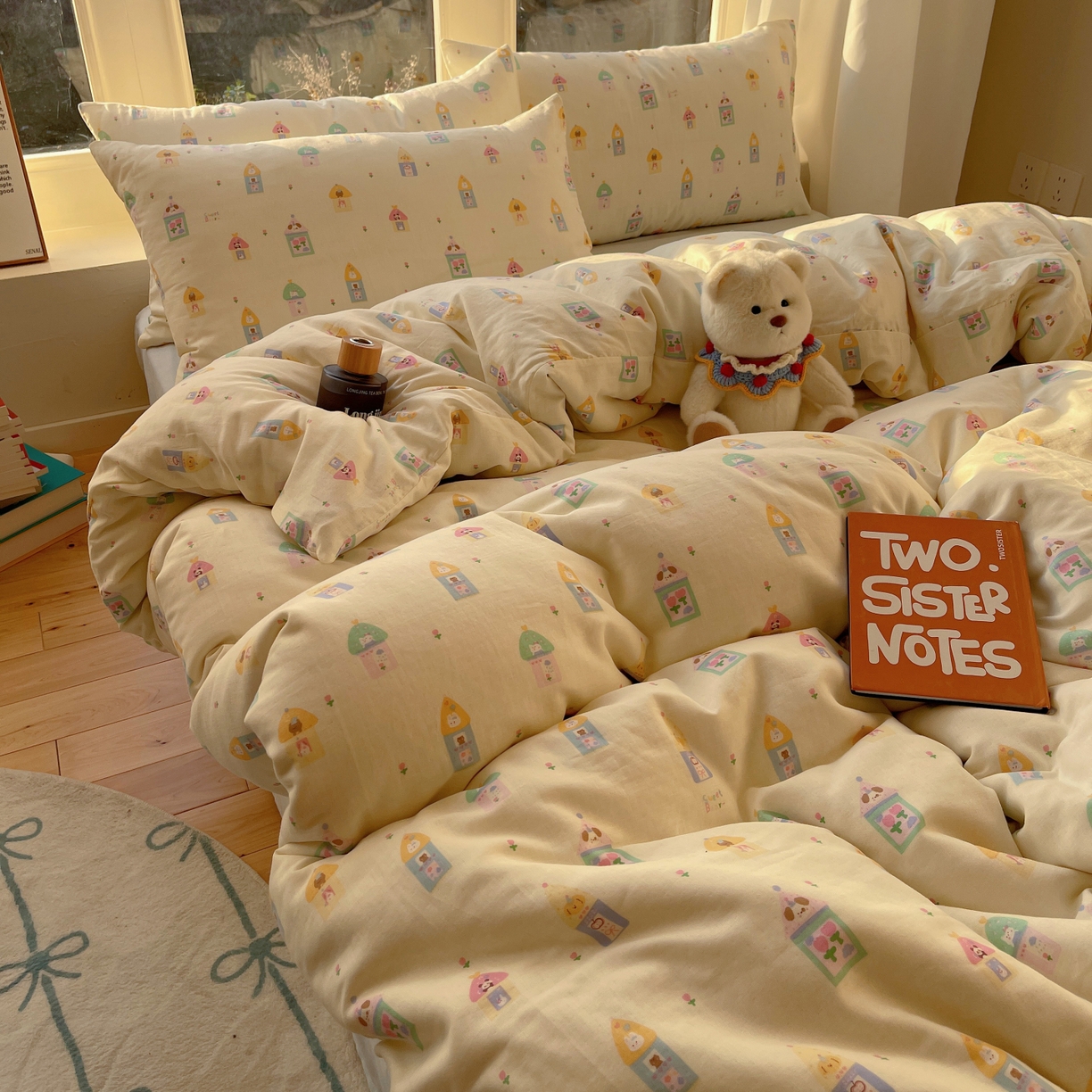 91家纺网 家纺一手货源 找家纺 六巷胡同 2026春夏新款INS卡通A类全棉纯棉双层纱四件套 双层纱-童趣小房子