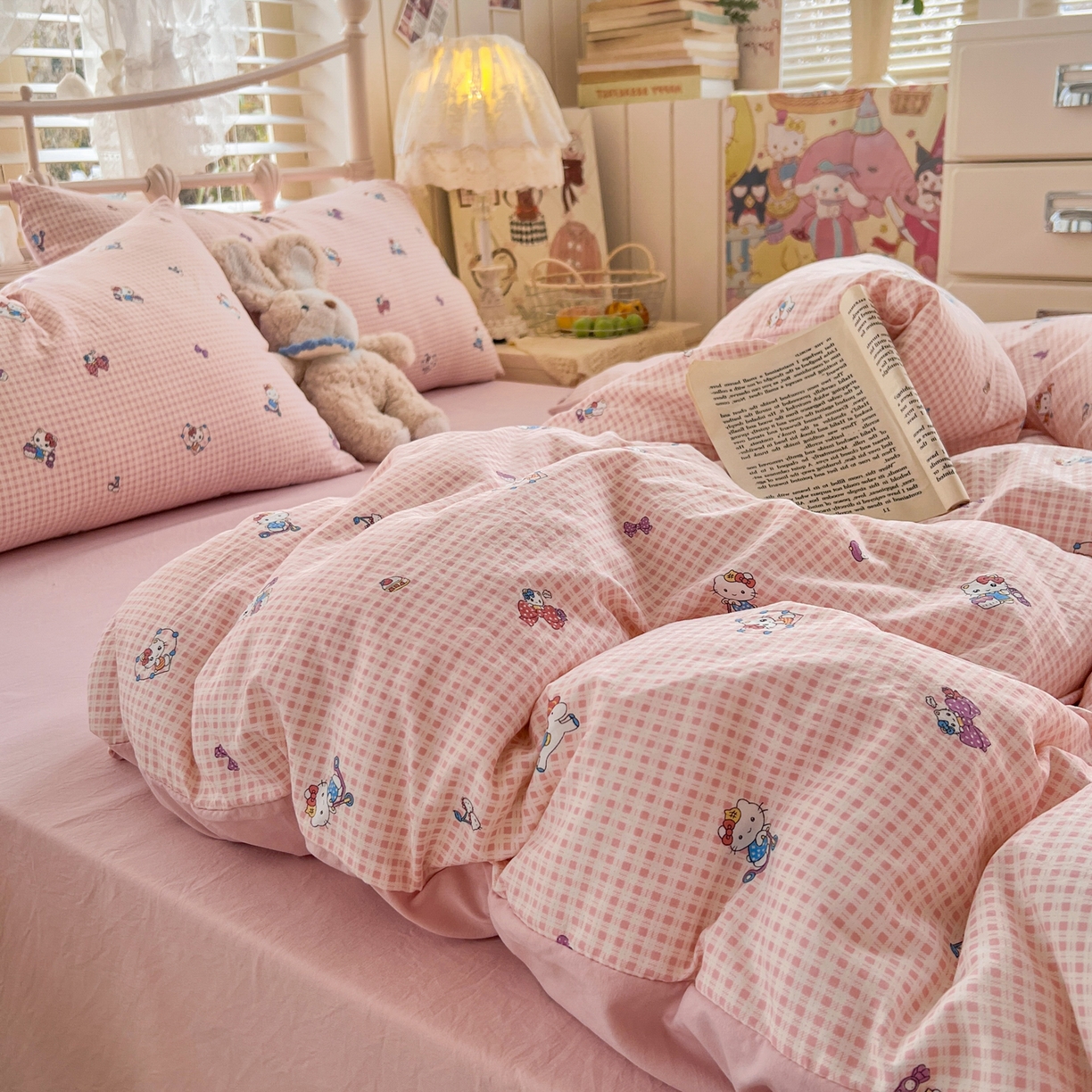 91家纺网 家纺一手货源 找家纺 瑞钰 2026新款A类古法水洗仿棉云感纱四件套 粉格KT猫