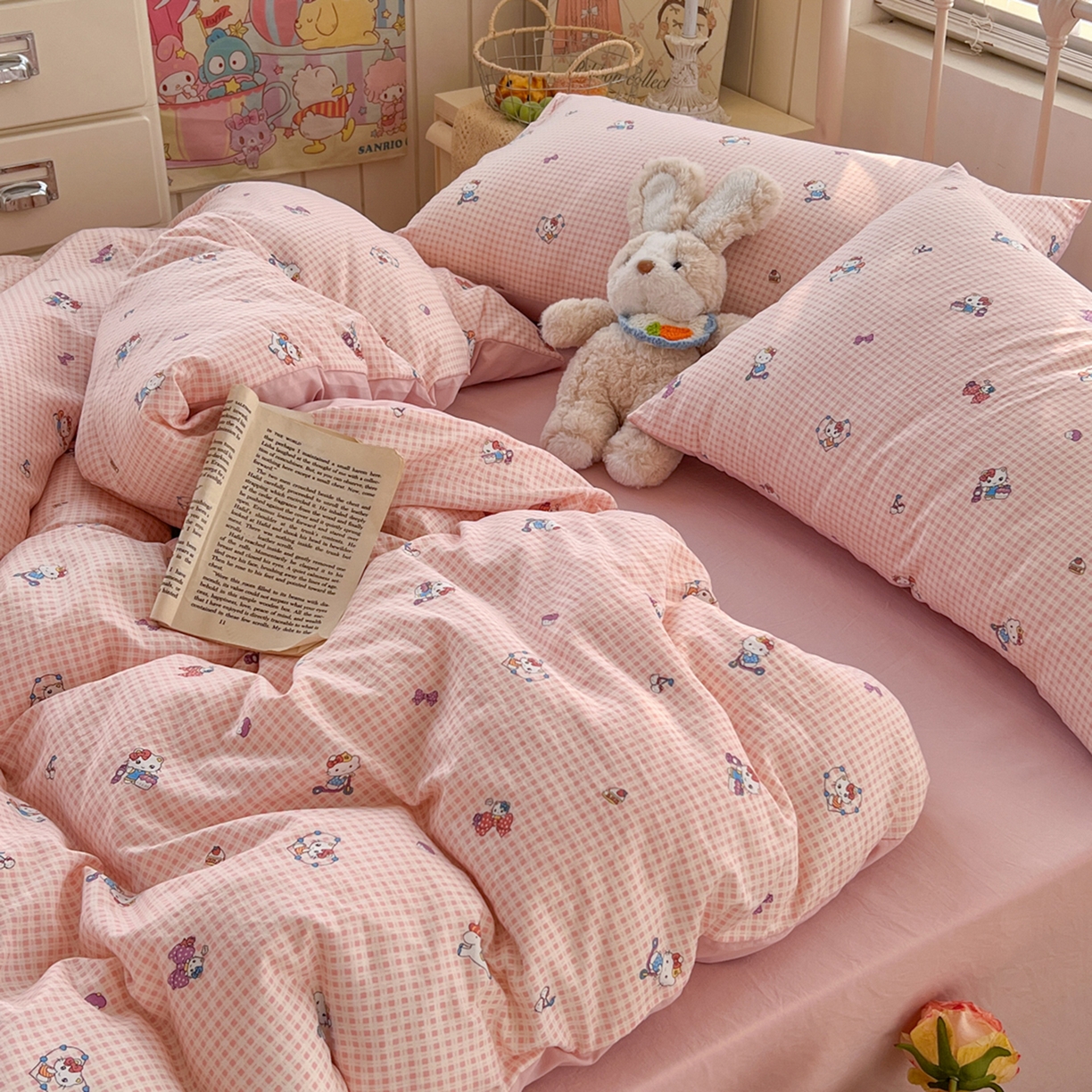 91家纺网 家纺一手货源 找家纺 瑞钰 2026新款A类古法水洗仿棉云感纱四件套 粉格KT猫