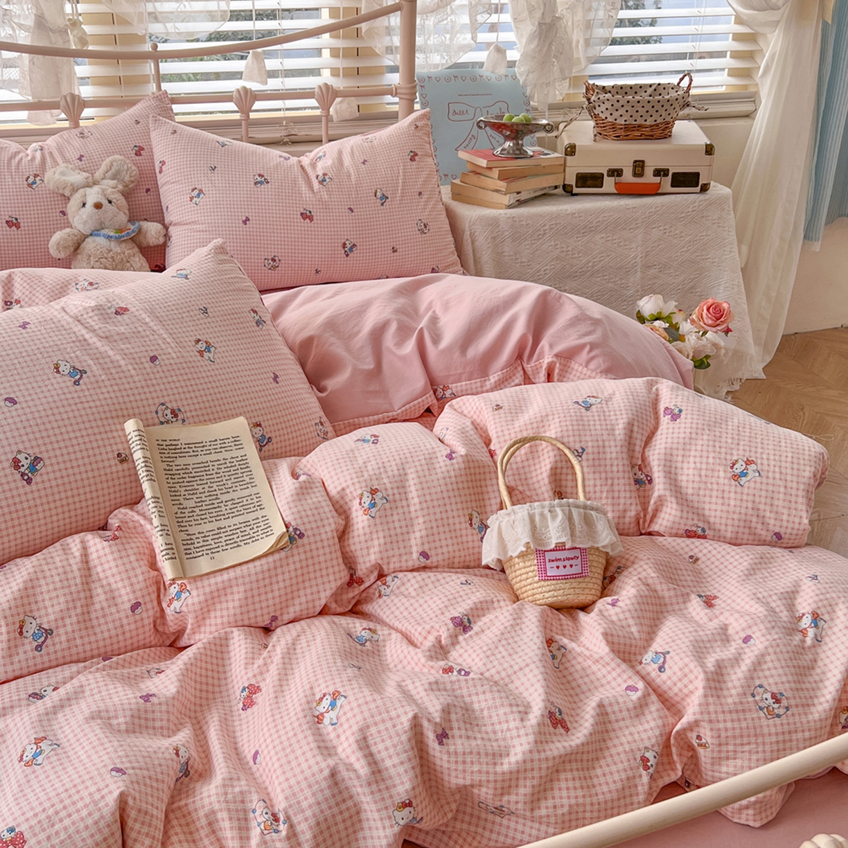 91家纺网 家纺一手货源 找家纺 瑞钰 2026新款A类古法水洗仿棉云感纱四件套 粉格KT猫