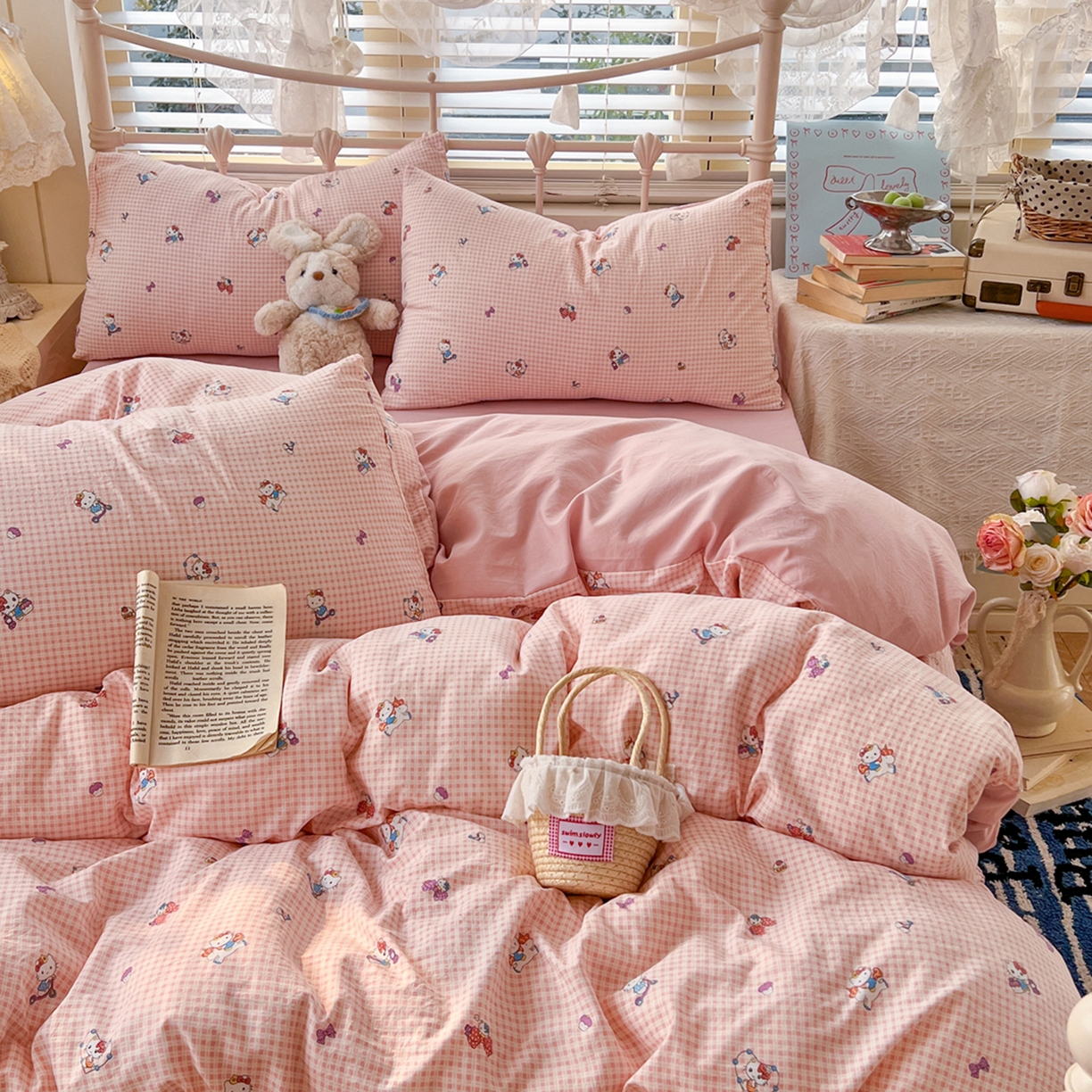 91家纺网 家纺一手货源 找家纺 瑞钰 2026新款A类古法水洗仿棉云感纱四件套 粉格KT猫