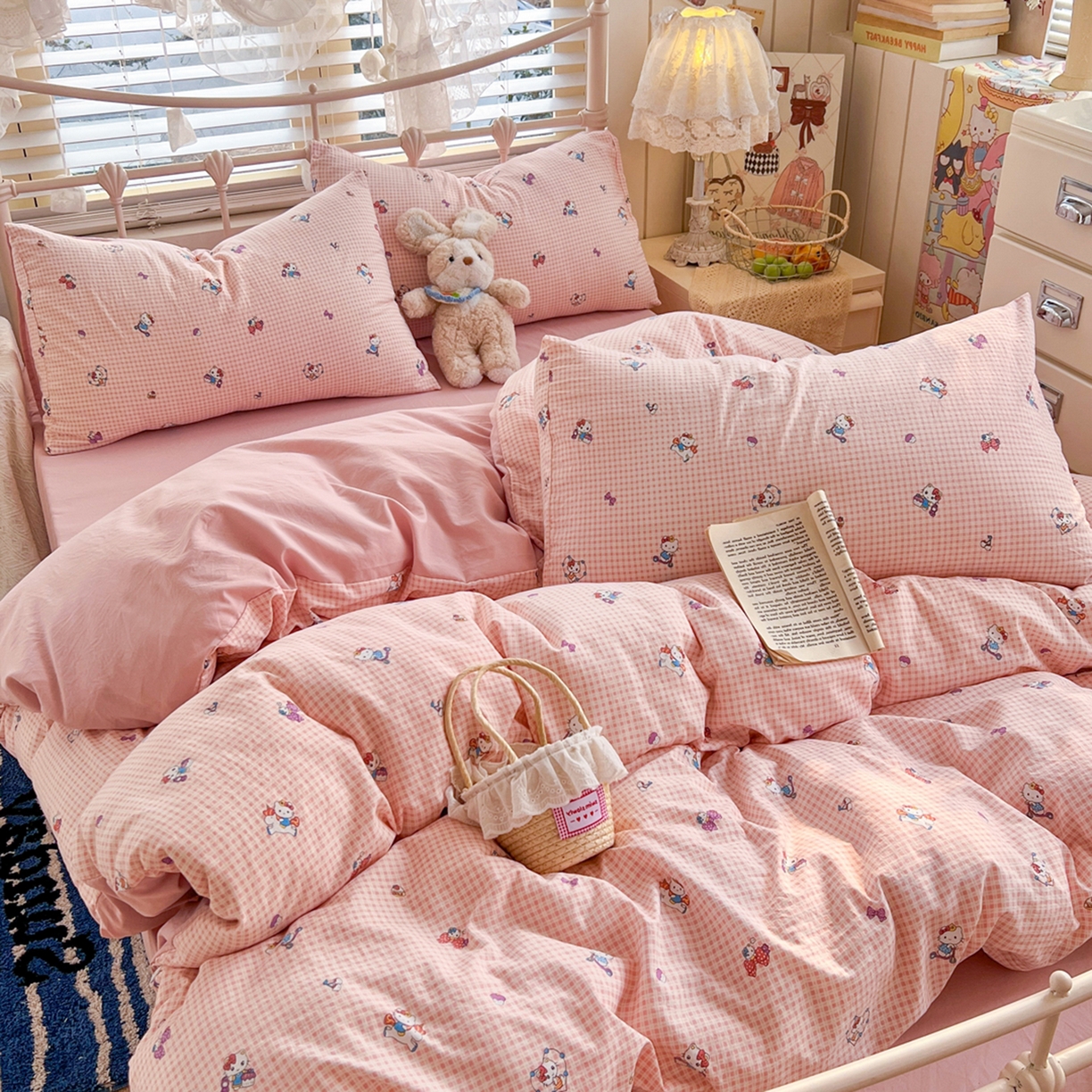 91家纺网 家纺一手货源 找家纺 瑞钰 2026新款A类古法水洗仿棉云感纱四件套 粉格KT猫