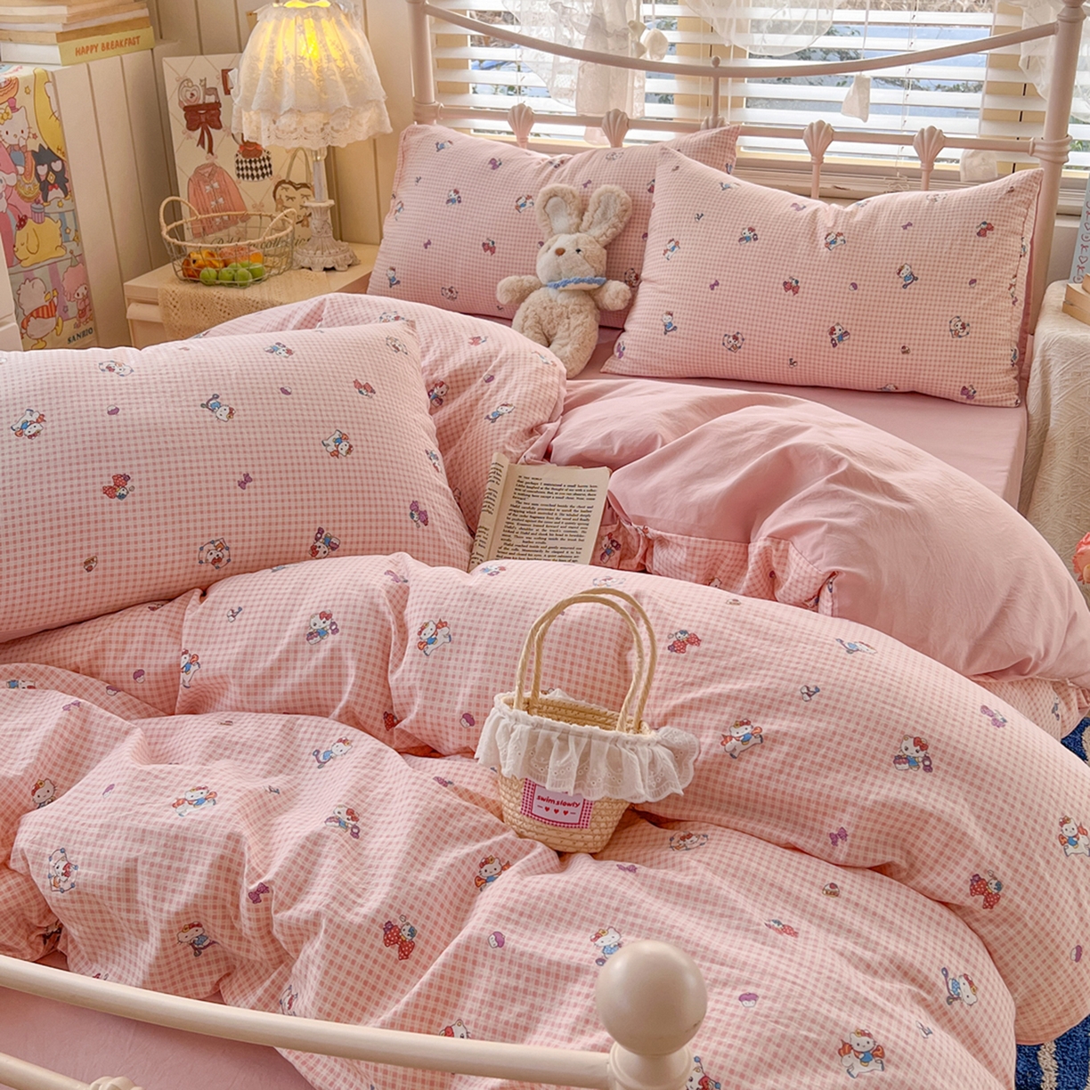 91家纺网 家纺一手货源 找家纺 瑞钰 2026新款A类古法水洗仿棉云感纱四件套 粉格KT猫