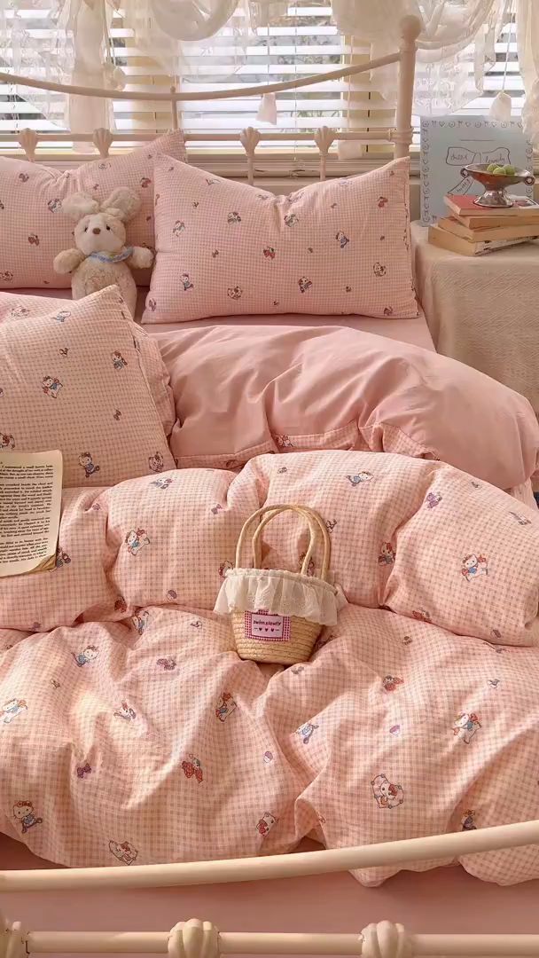 91家纺网 家纺一手货源 找家纺 瑞钰 2026新款A类古法水洗仿棉云感纱四件套 粉格KT猫