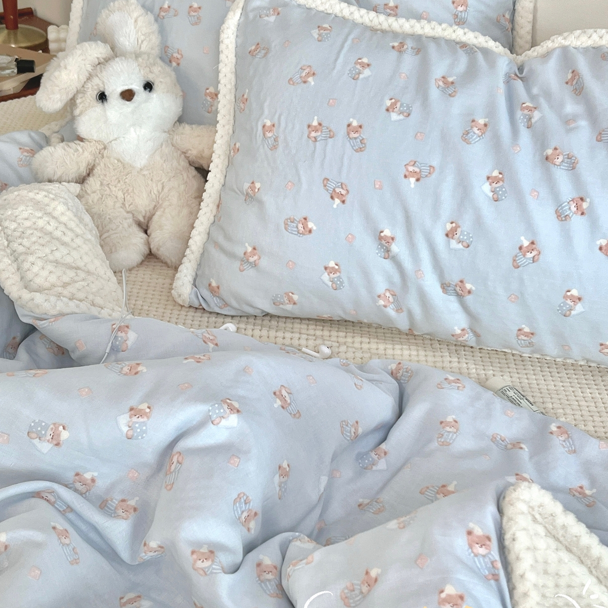 91家纺网 家纺一手货源 找家纺 荣轩 2025秋冬必备新品棉加绒华夫格提花绒工艺款四件套（铺床版）布噜