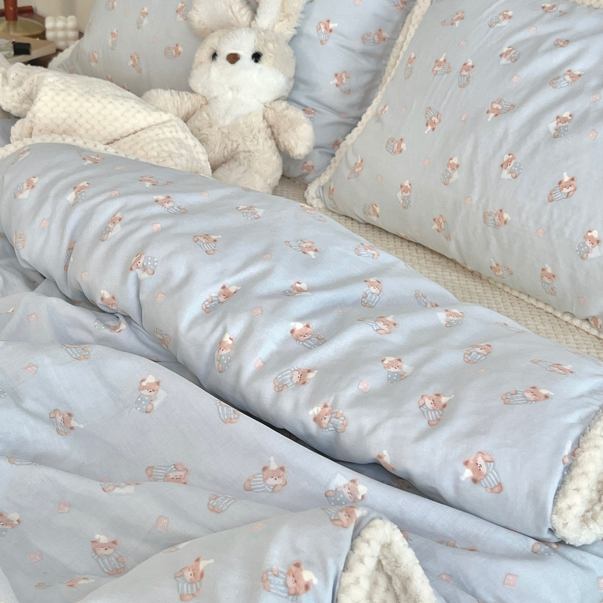 91家纺网 家纺一手货源 找家纺 荣轩 2025秋冬必备新品棉加绒华夫格提花绒工艺款四件套（铺床版）布噜