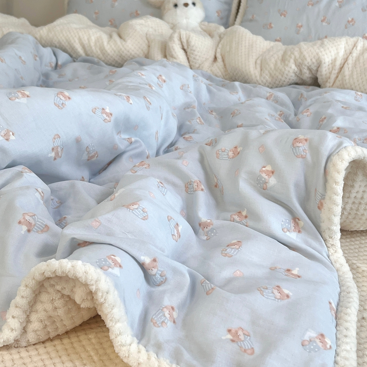 91家纺网 家纺一手货源 找家纺 荣轩 2025秋冬必备新品棉加绒华夫格提花绒工艺款四件套（铺床版）布噜