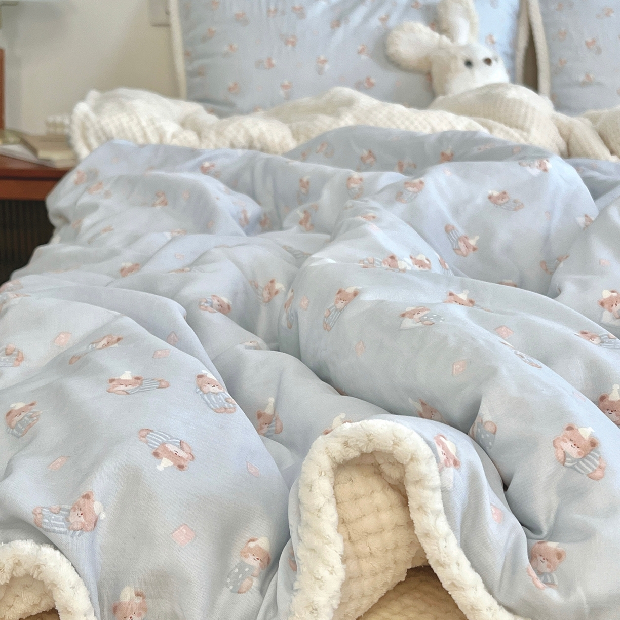 91家纺网 家纺一手货源 找家纺 荣轩 2025秋冬必备新品棉加绒华夫格提花绒工艺款四件套（铺床版）布噜